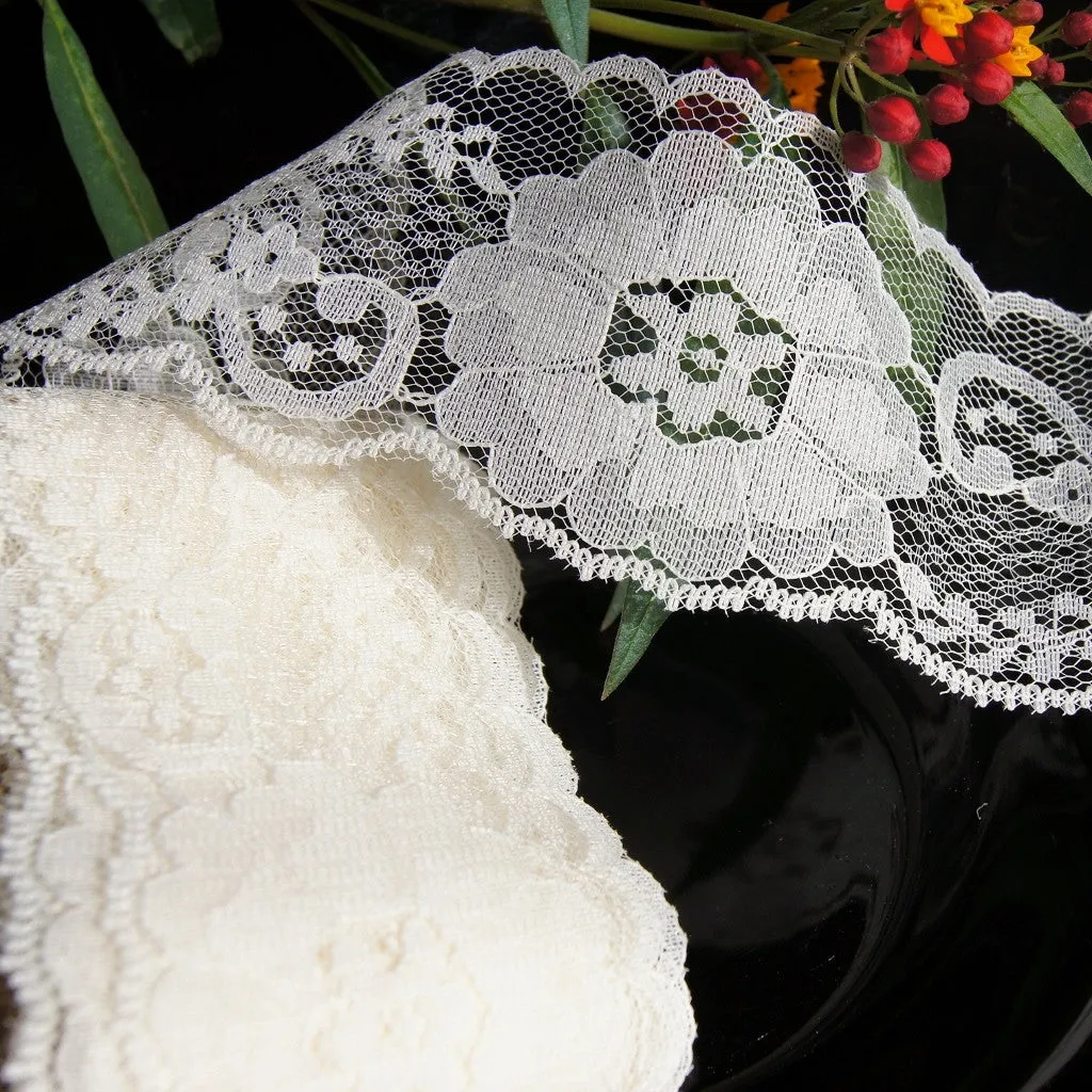2½" Scalloped Flower Raschel Lace - Off White