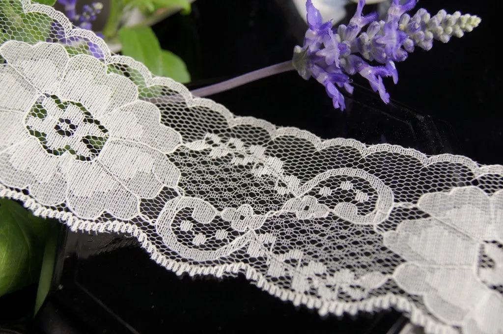 2½" Scalloped Flower Raschel Lace - Off White