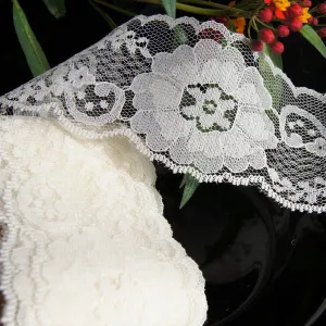 2½" Scalloped Flower Raschel Lace - Off White
