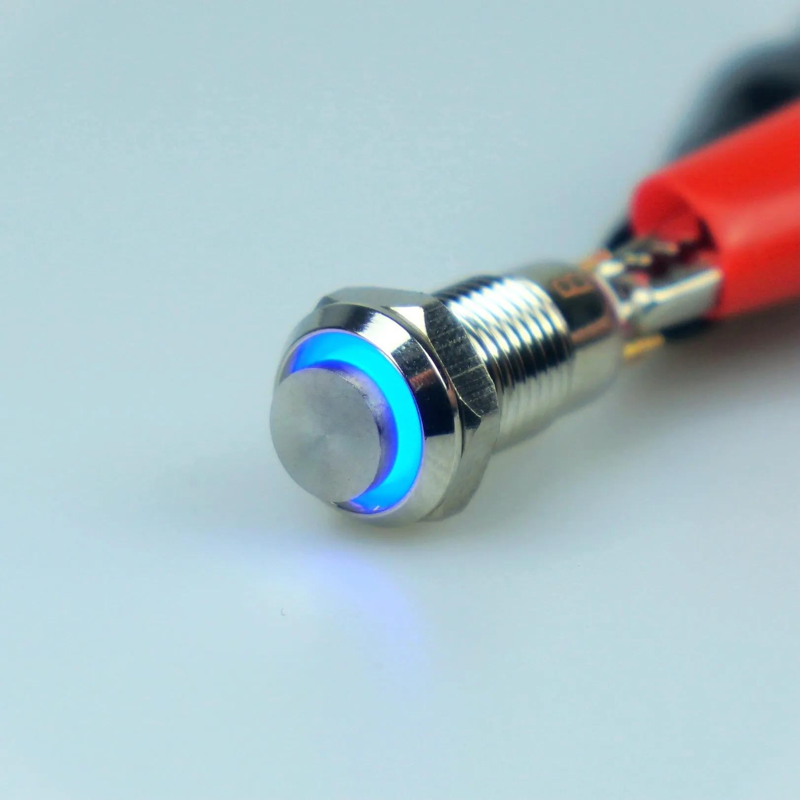8mm AV Illuminated Latching Switch Blue Ring - Raised Actuator