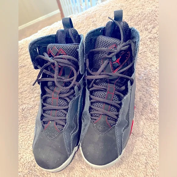 Boys Size 6.5 Jordan True Flight (Black/Gym Red/Wolf Grey)