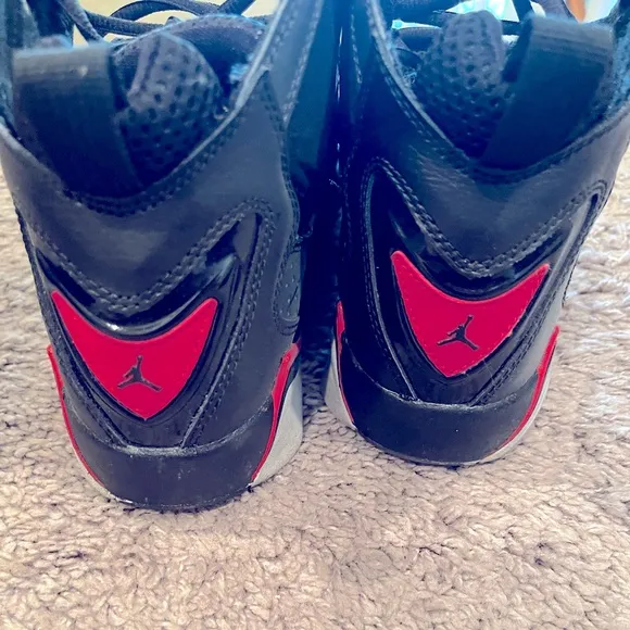 Boys Size 6.5 Jordan True Flight (Black/Gym Red/Wolf Grey)