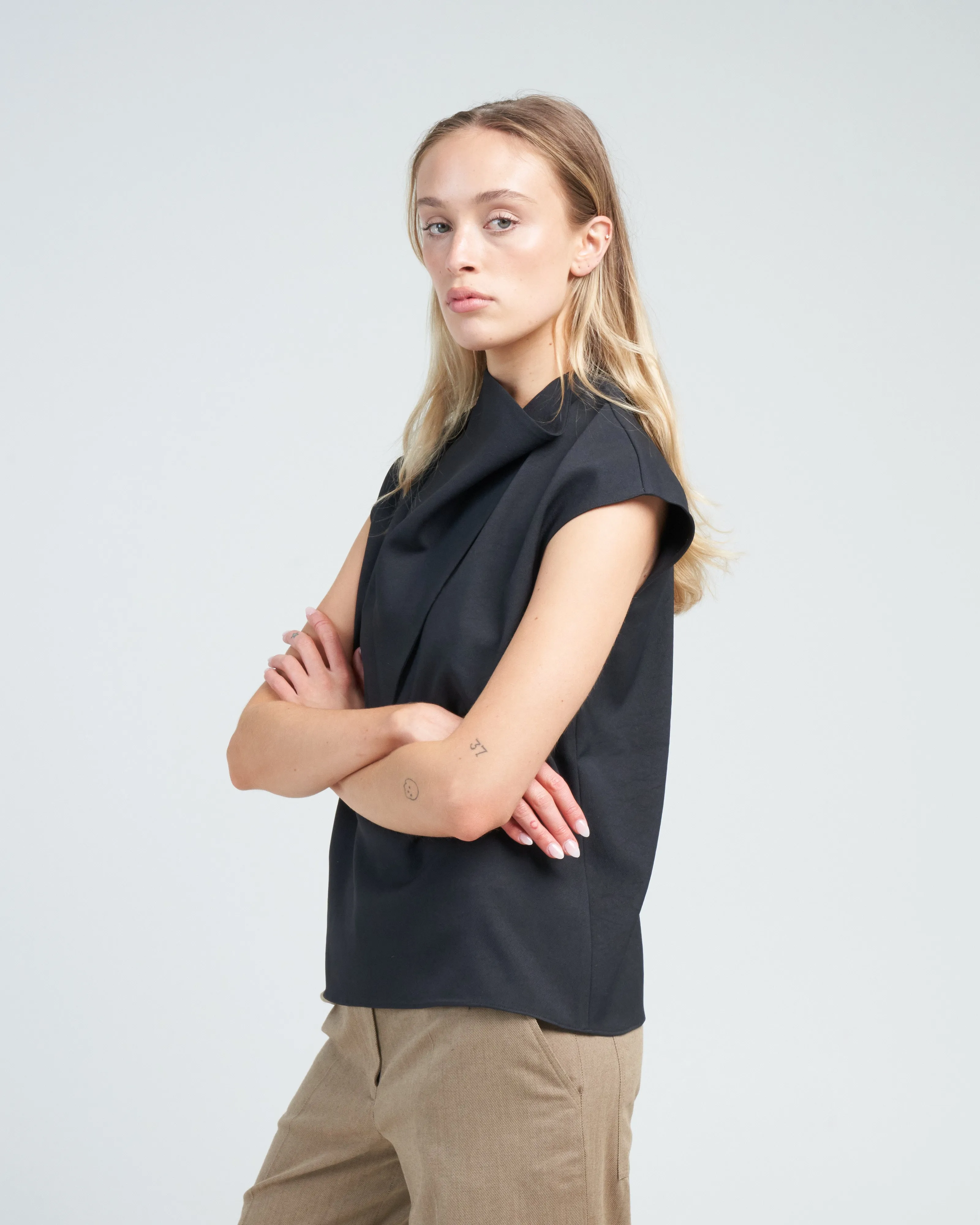 chalky drape handkerchief top - black