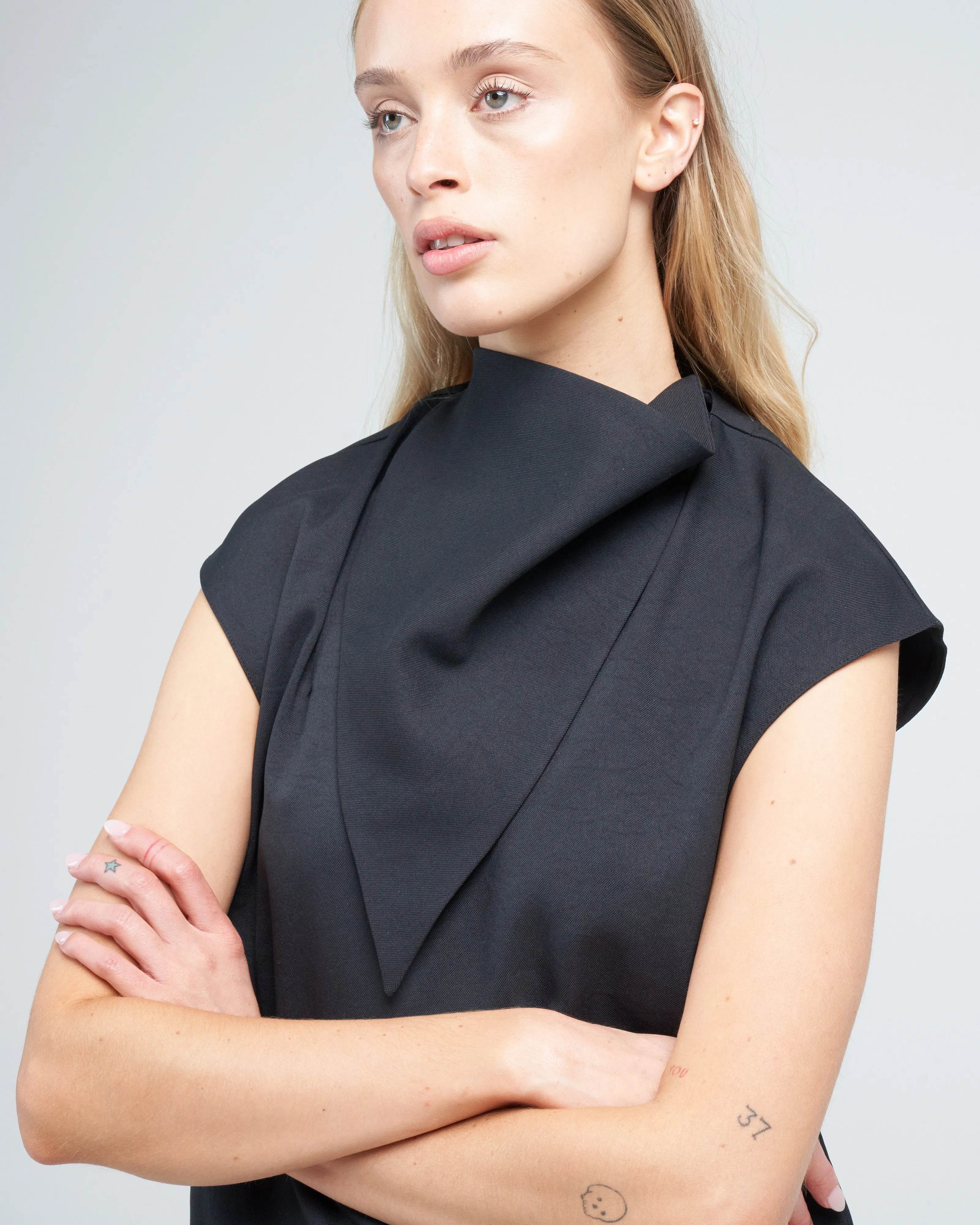 chalky drape handkerchief top - black