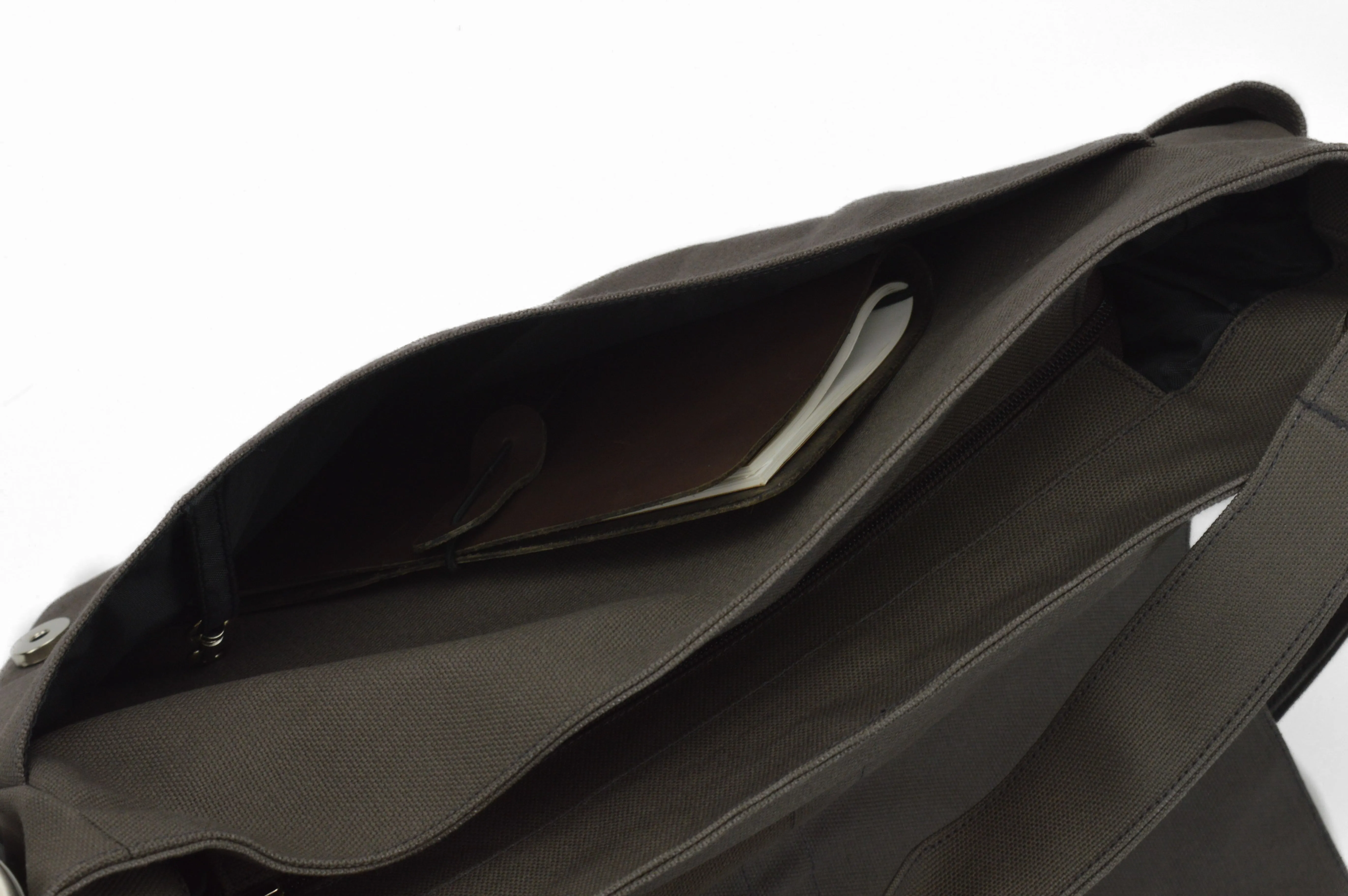 Daniel 18 Gray | Messenger Bag