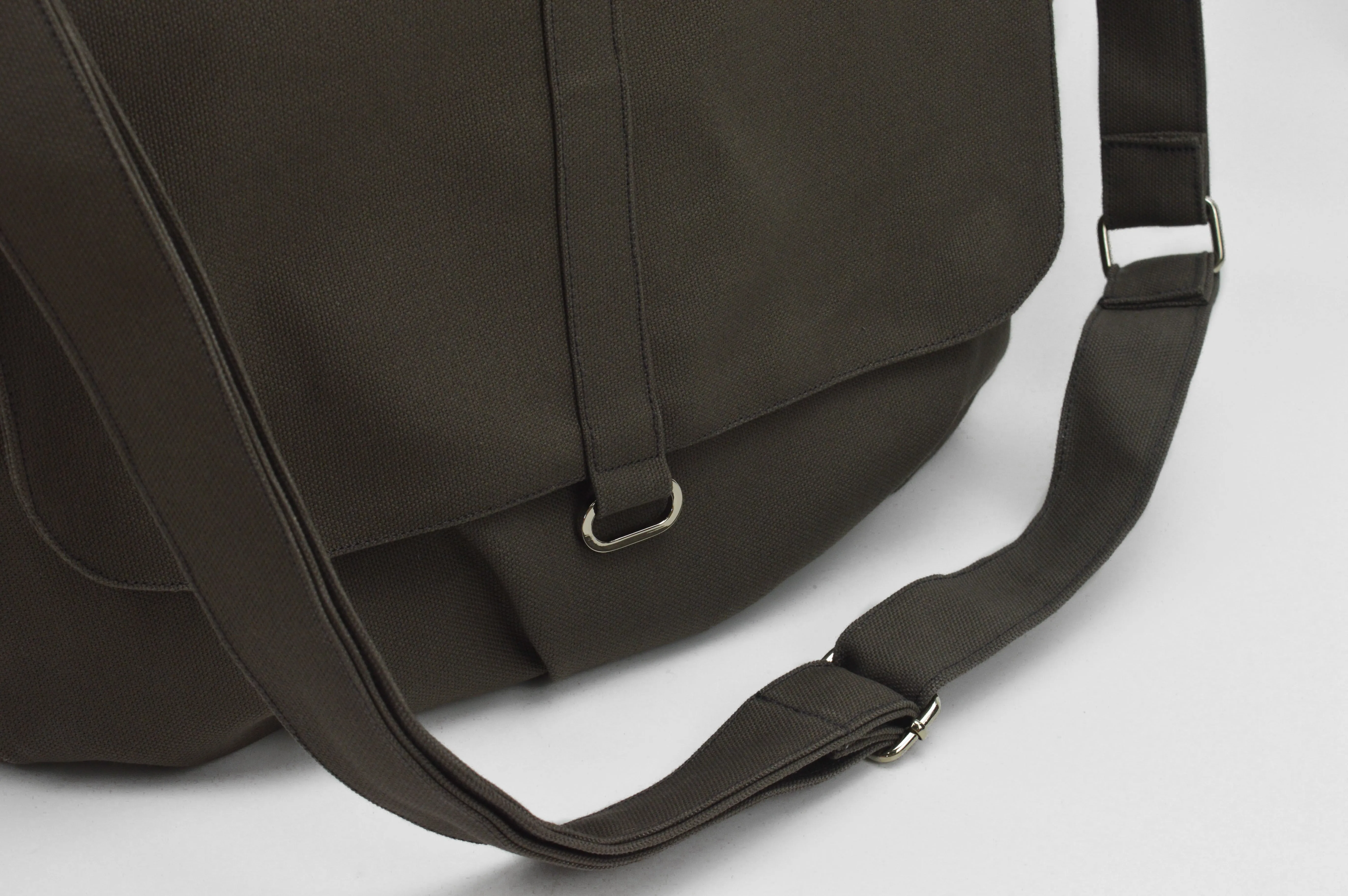Daniel 18 Gray | Messenger Bag