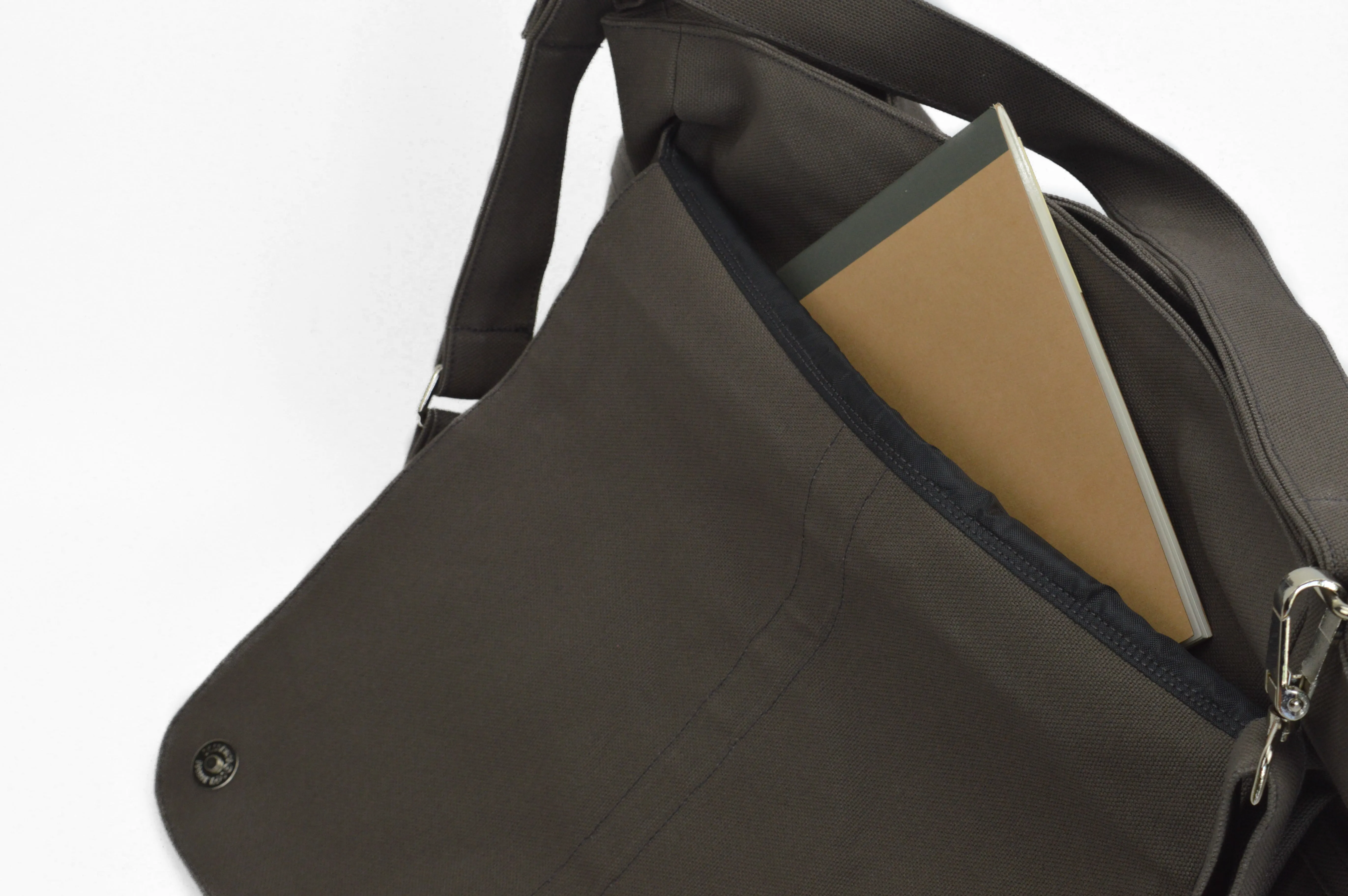 Daniel 18 Gray | Messenger Bag
