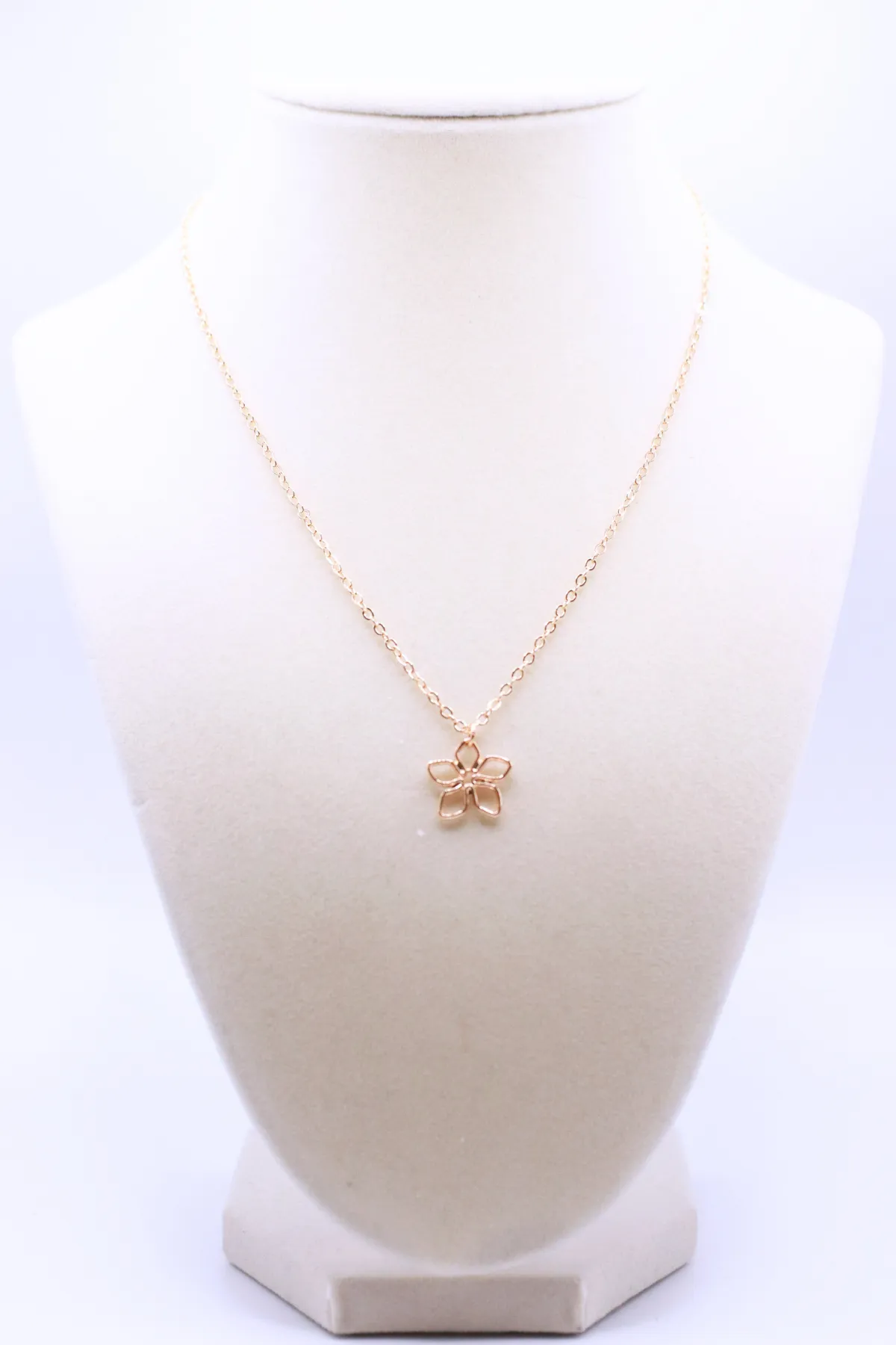 FLOWER OUTLINE NECKLACE
