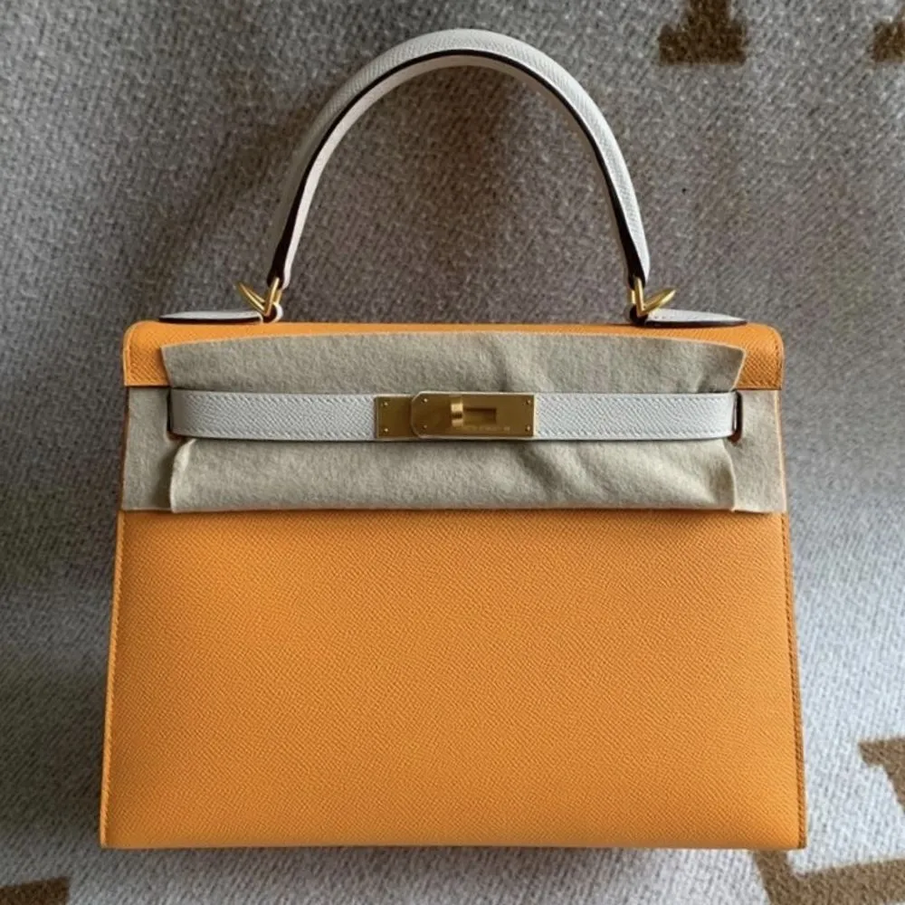 Hermès Kelly HSS 28 Jaune d'Or/Craie Sellier Epsom Brushed Gold Hardware BGHW