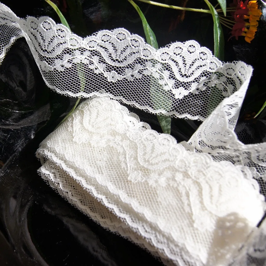 Ivory Scalloped Flower Edge Lace Trim 2¾"