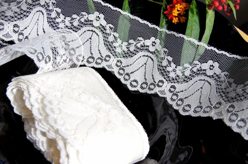 Ivory Scalloped Flower Edge Lace Trim 2¾"