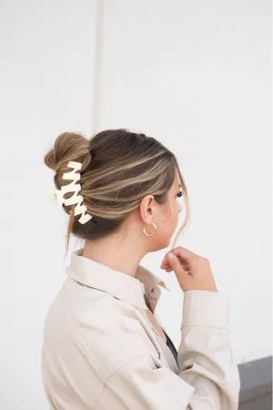 Ivory Zig Zag Claw Clip