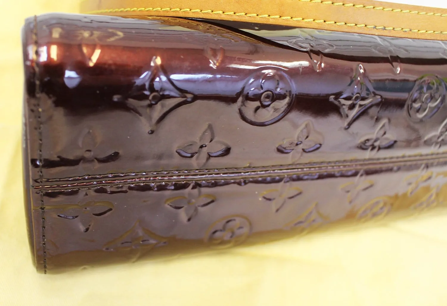 LOUIS VUITTON Amarante Vernis Roxbury Drive Bag