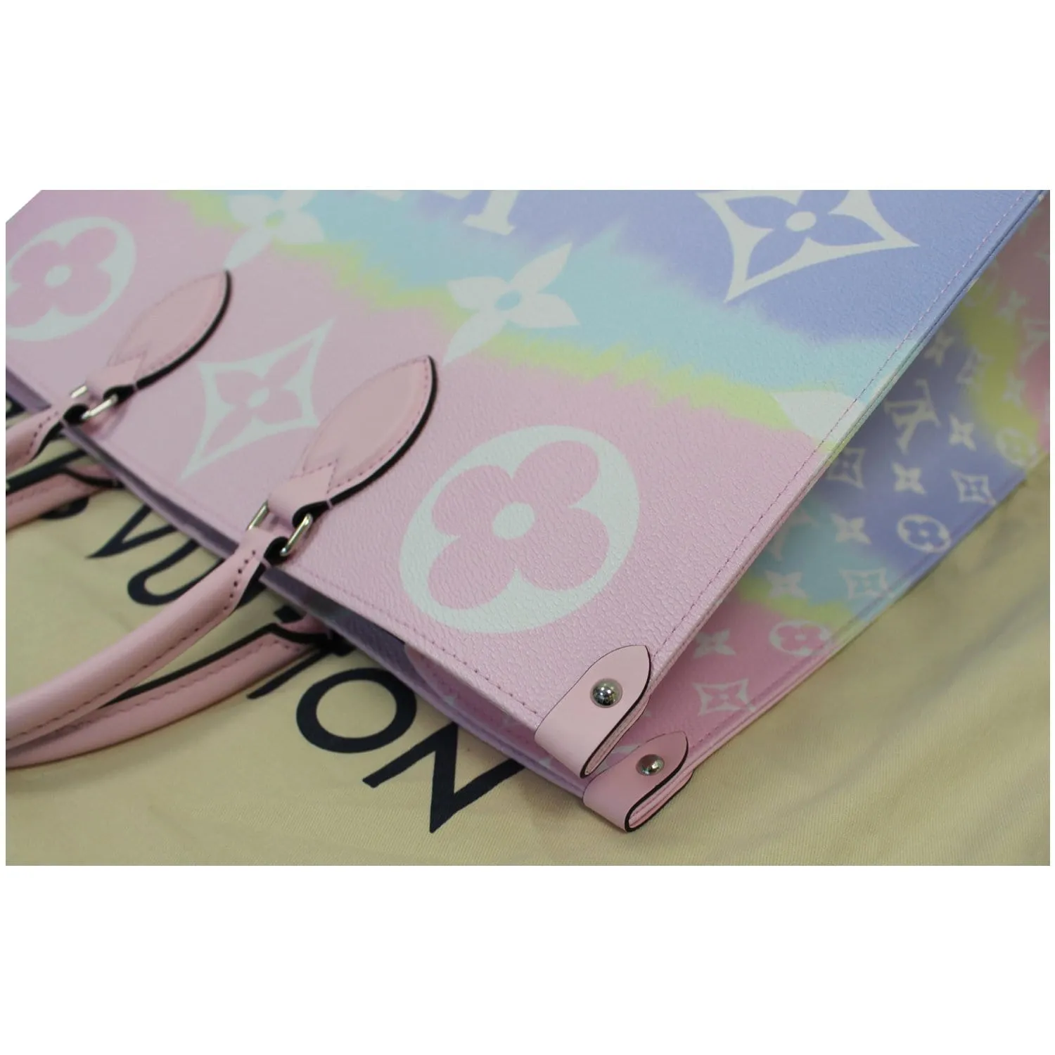 LOUIS VUITTON Escale Onthego GM Monogram Shoulder Bag Pastel