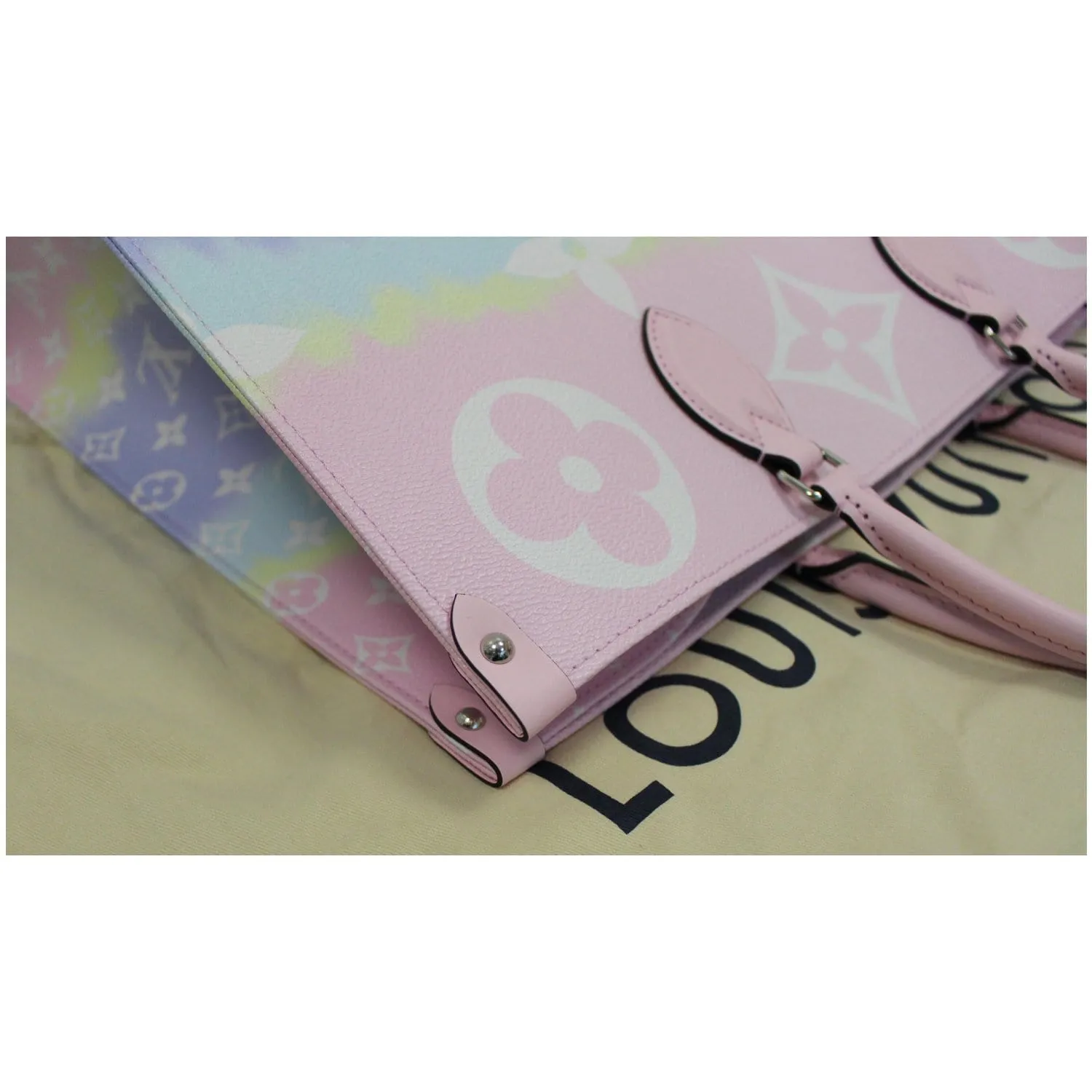 LOUIS VUITTON Escale Onthego GM Monogram Shoulder Bag Pastel