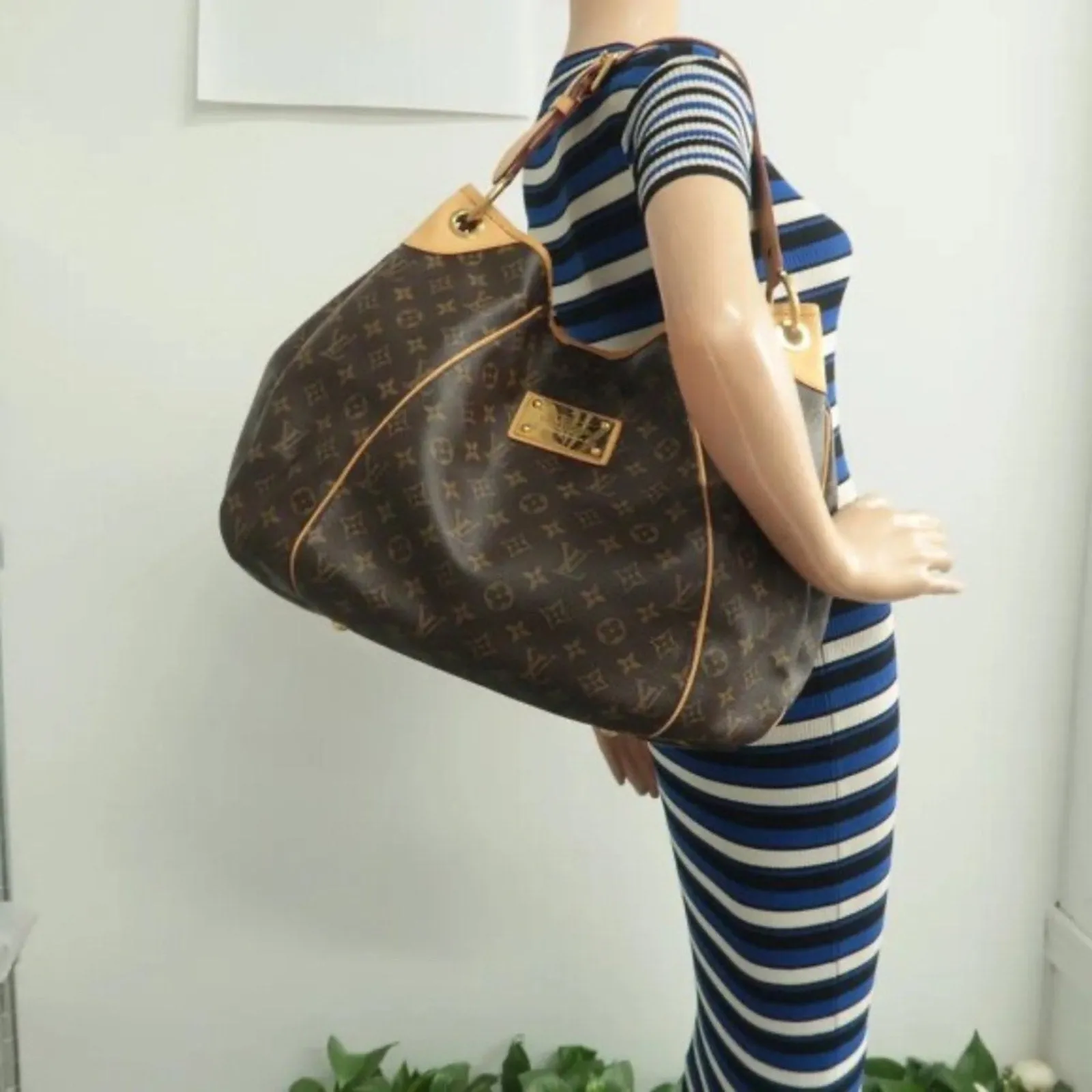 Louis Vuitton Galliera GM Brown Monogram Canvas Shoulder Bag