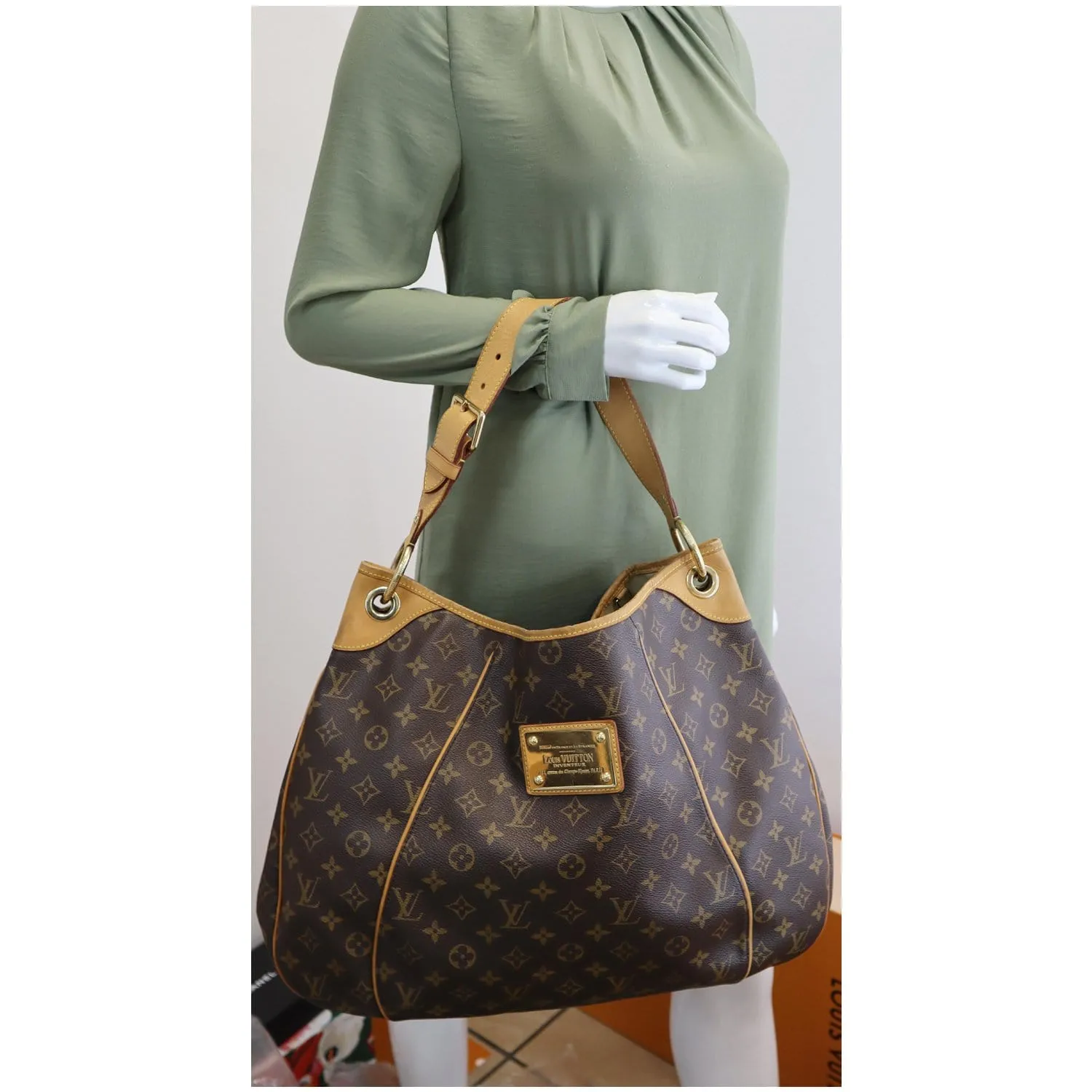 LOUIS VUITTON Galliera GM Monogram Canvas Shoulder Bag Brown