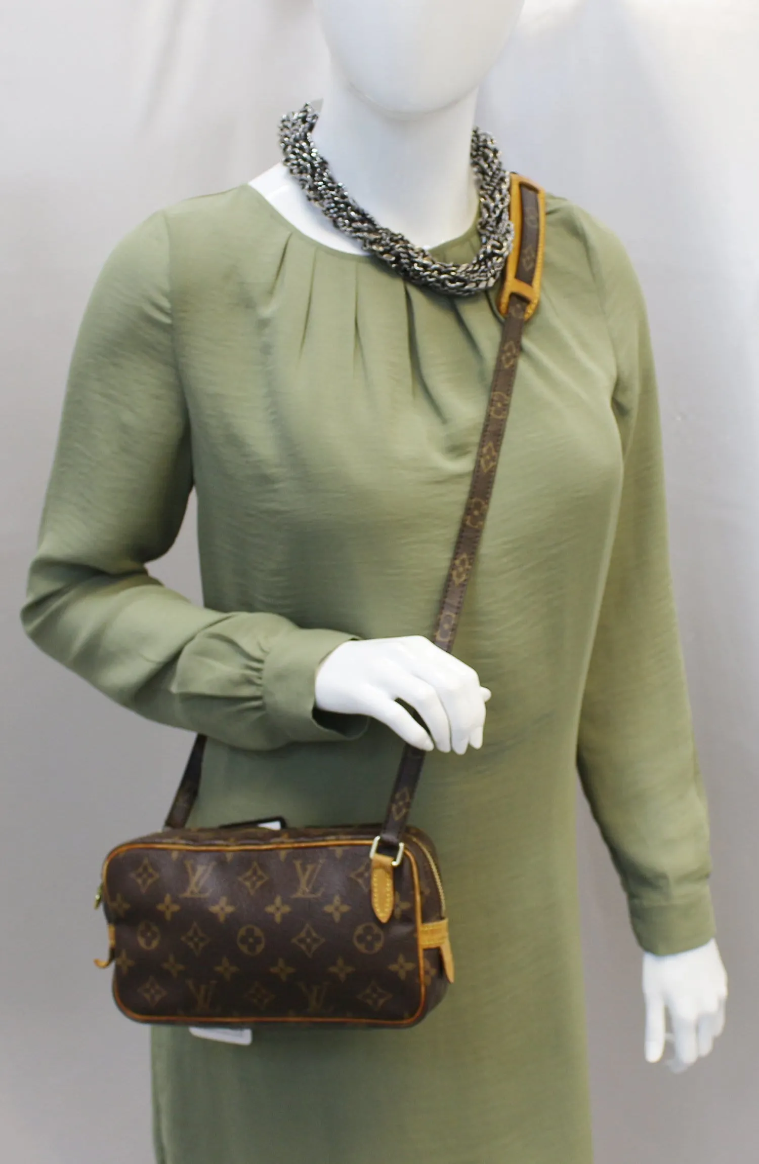 LOUIS VUITTON Monogram Canvas Pochette Marly Bandouliere Crossbody Bag