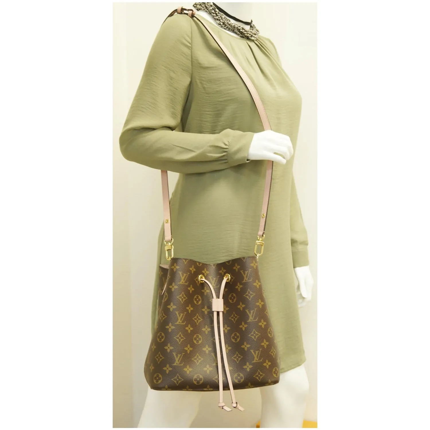 LOUIS VUITTON NeoNoe Monogram Canvas Shoulder Bag Rose Ballerine