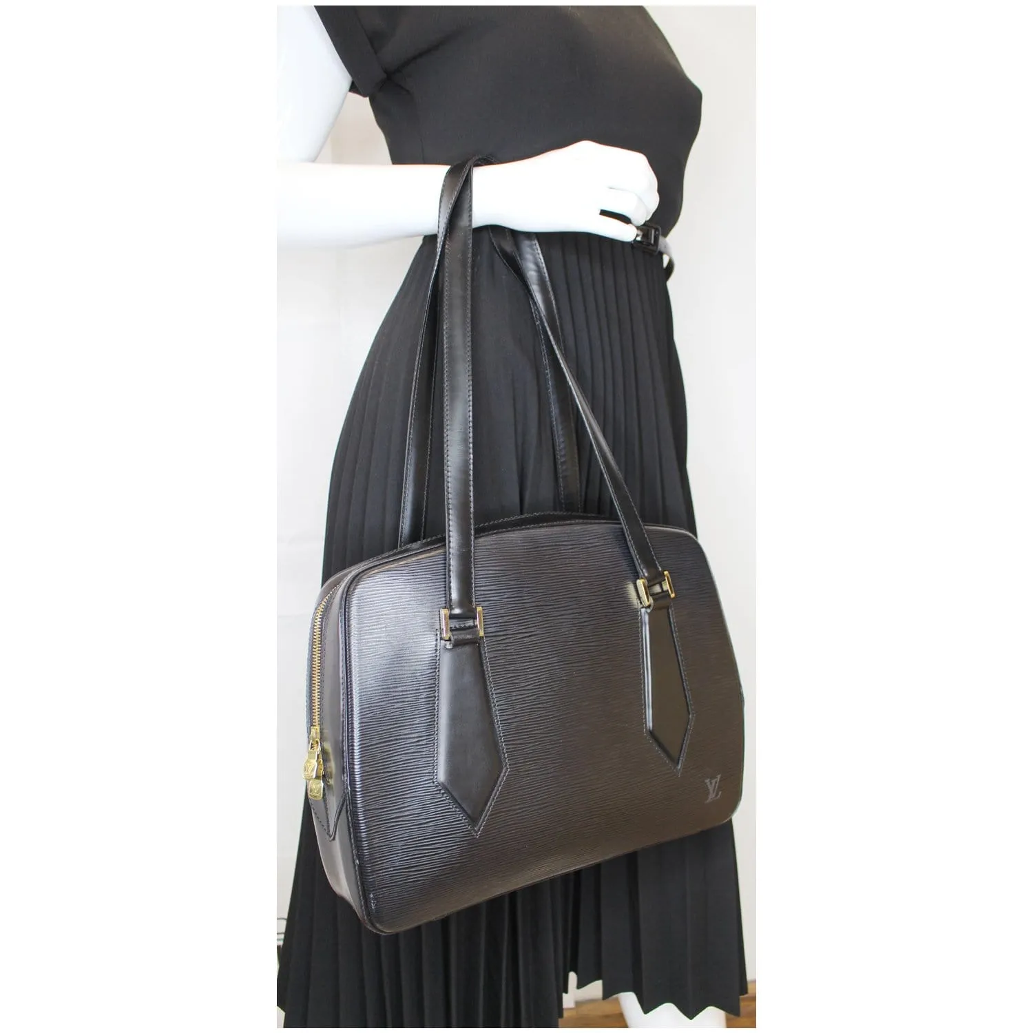 LOUIS VUITTON Voltaire Black Epi Leather Shoulder Bag Black