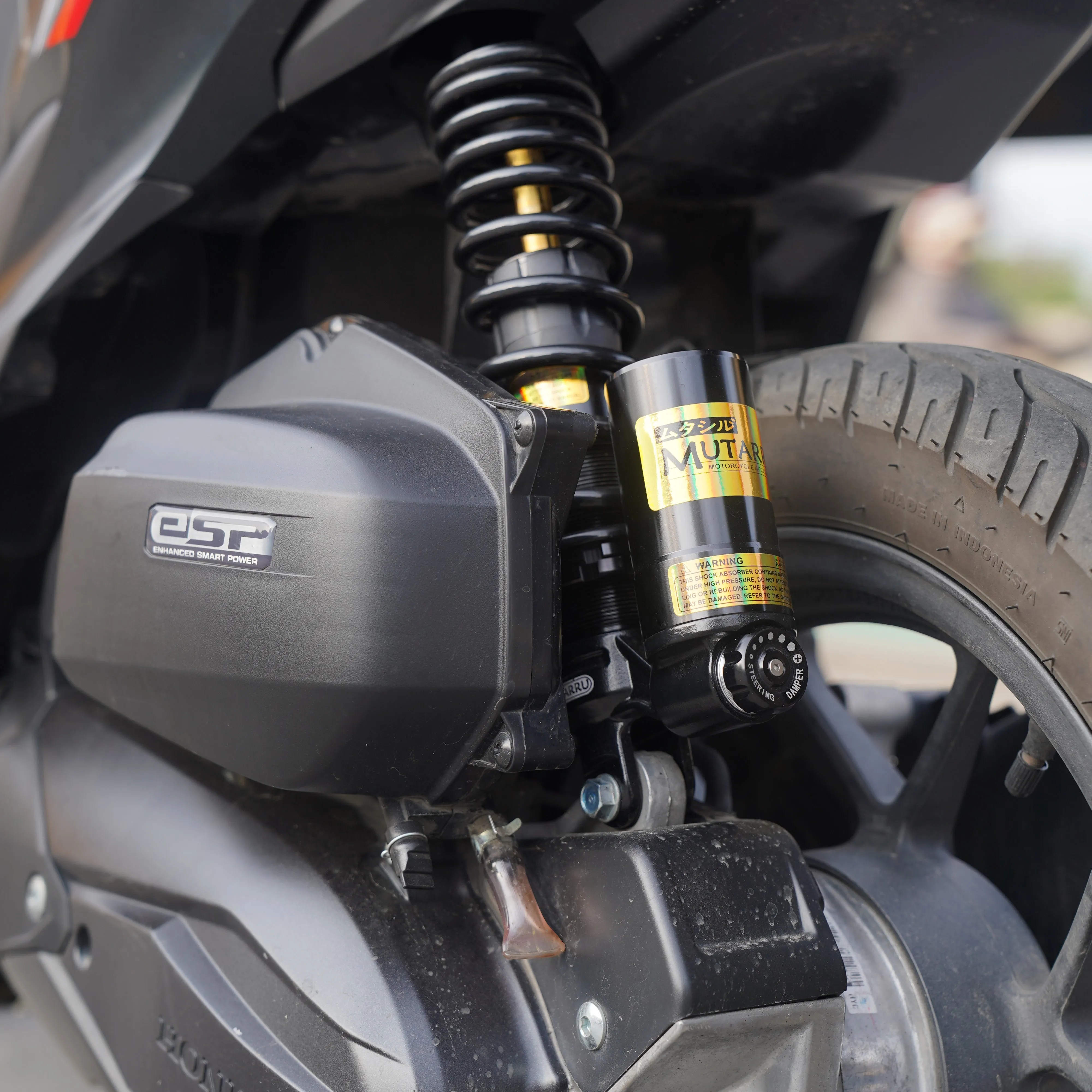 MUTARRU INVERTED SHOCK WITH TANK 330MM FOR CLICK (BLACK)