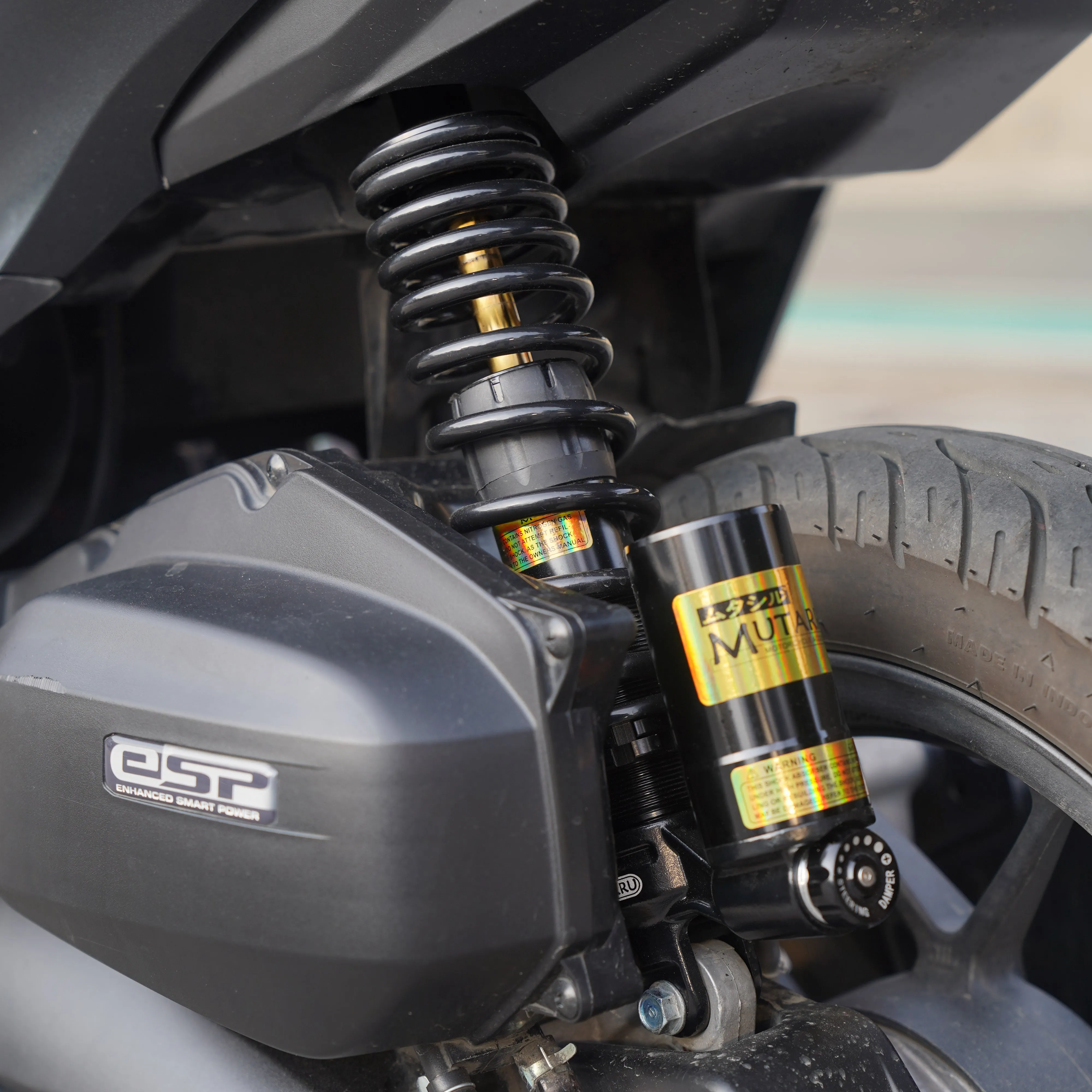 MUTARRU INVERTED SHOCK WITH TANK 330MM FOR CLICK (BLACK)
