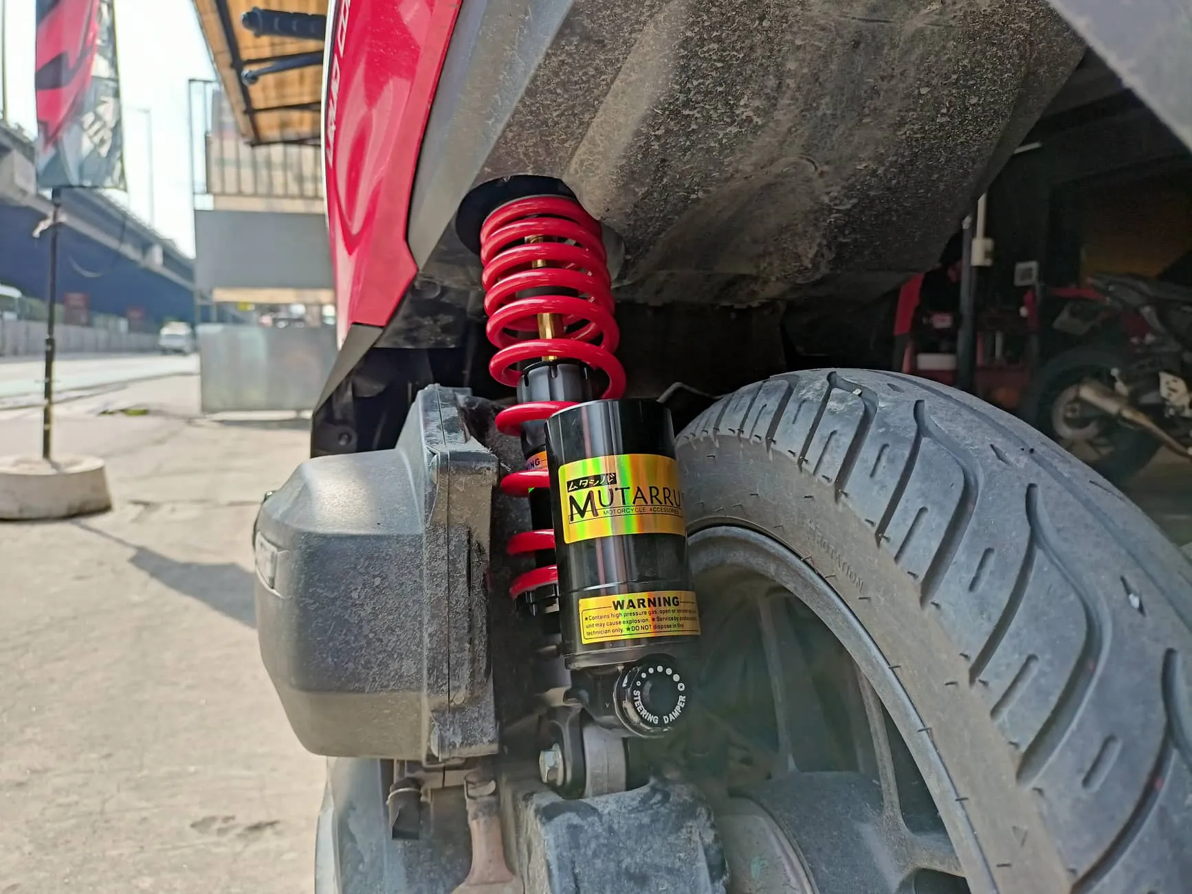 MUTARRU INVERTED SHOCK WITH TANK 330MM FOR CLICK (RED)