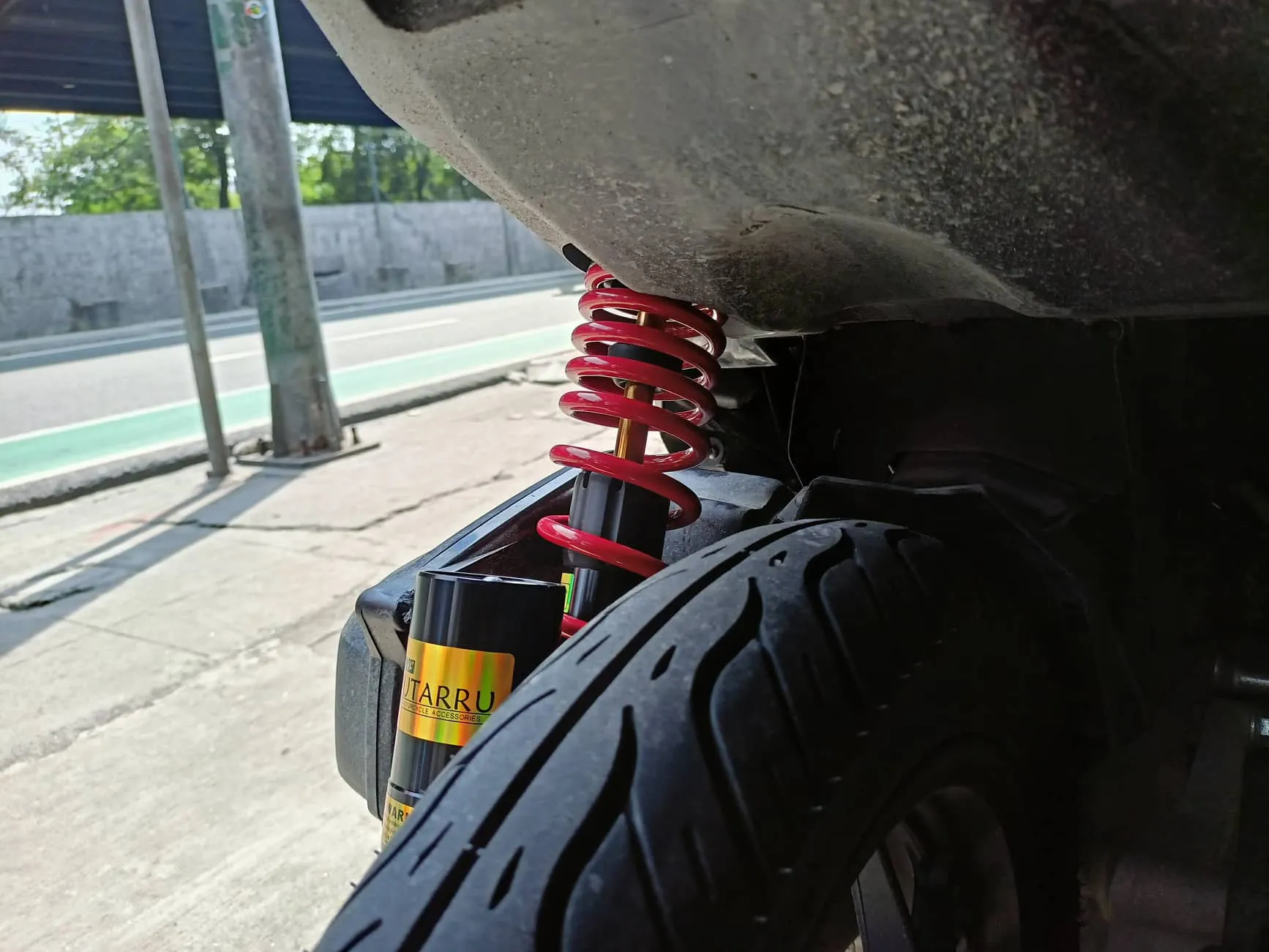 MUTARRU INVERTED SHOCK WITH TANK 330MM FOR CLICK (RED)
