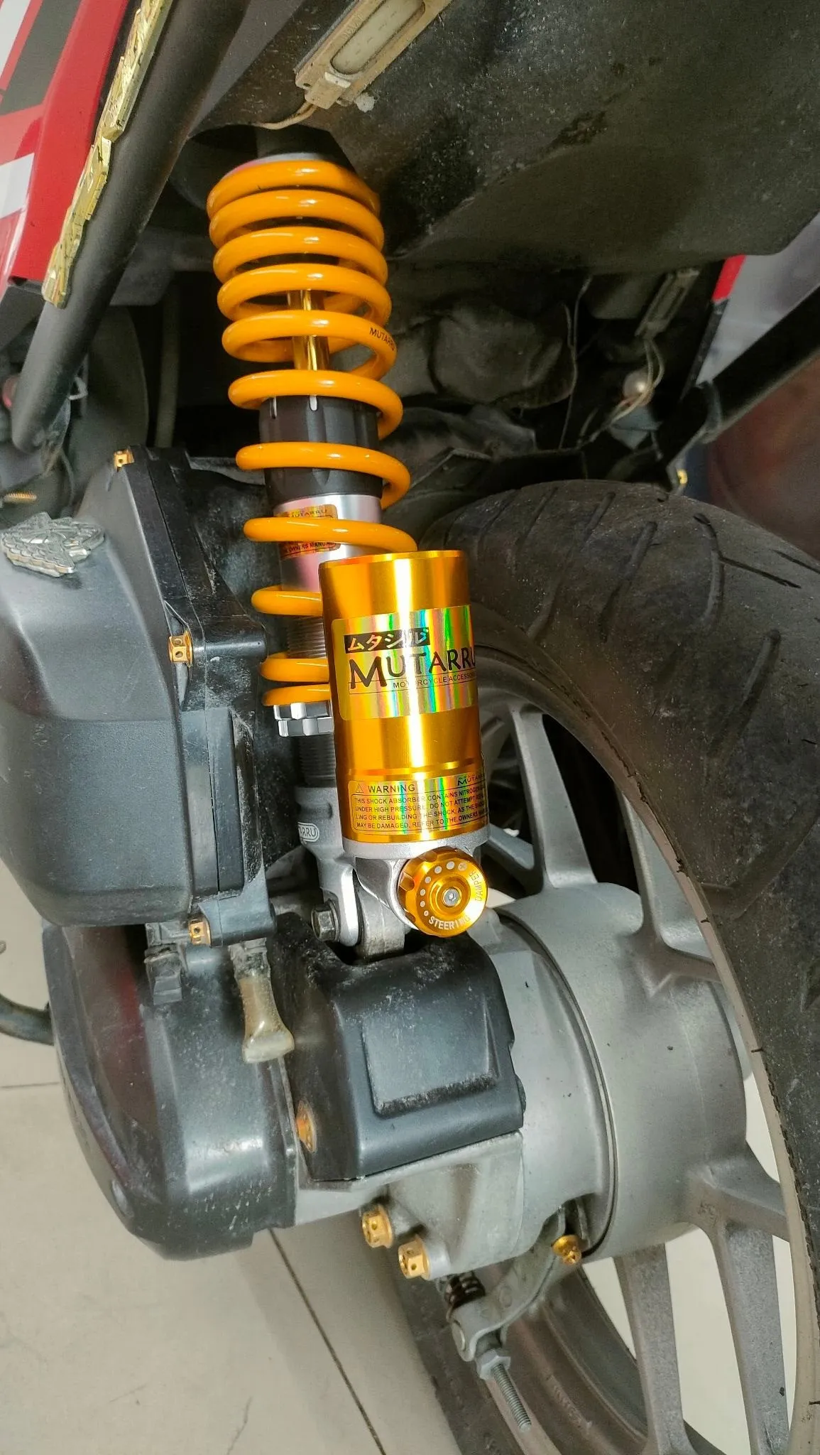 MUTARRU INVERTED SHOCK WITH TANK 330MM FOR CLICK (YELLOW/GOLD)