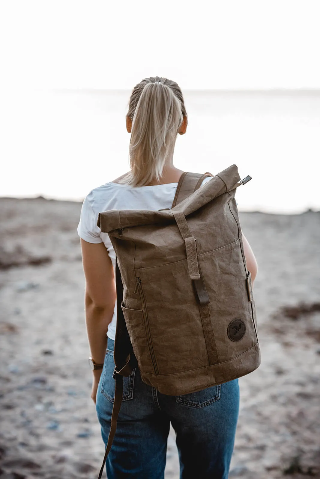 PAPERO Rucksack YETI 28 L aus waschbarem Kraft Papier leicht, reißfest und wasserfest nachhaltig