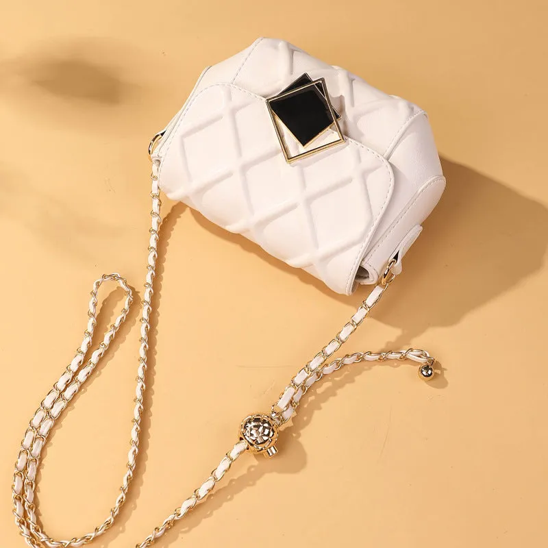 "BLACK/WHITE DIAMOND PATTERN CHAIN" BAG  UB2424