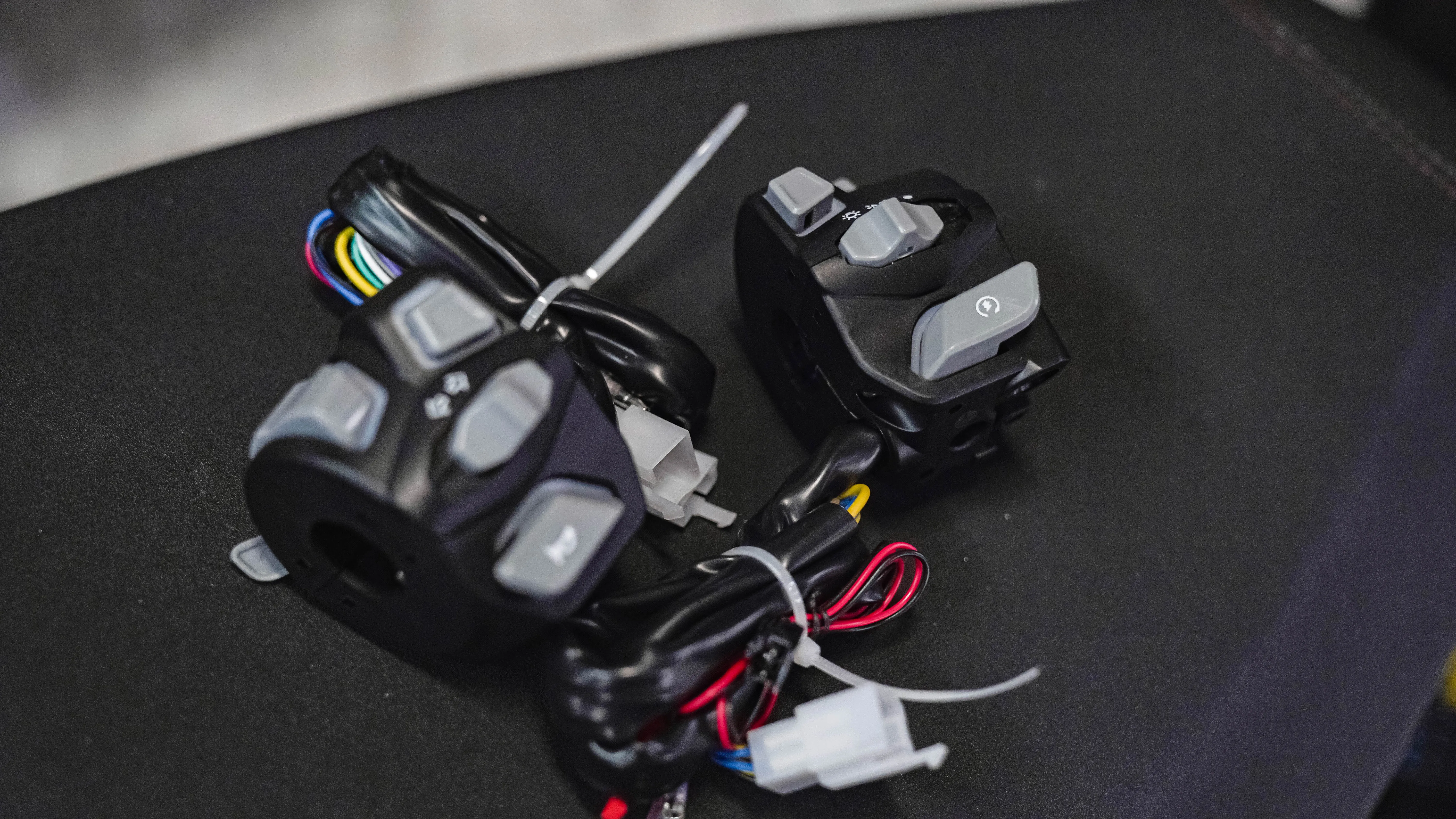 RACING BUMBLEBEE SWITCH