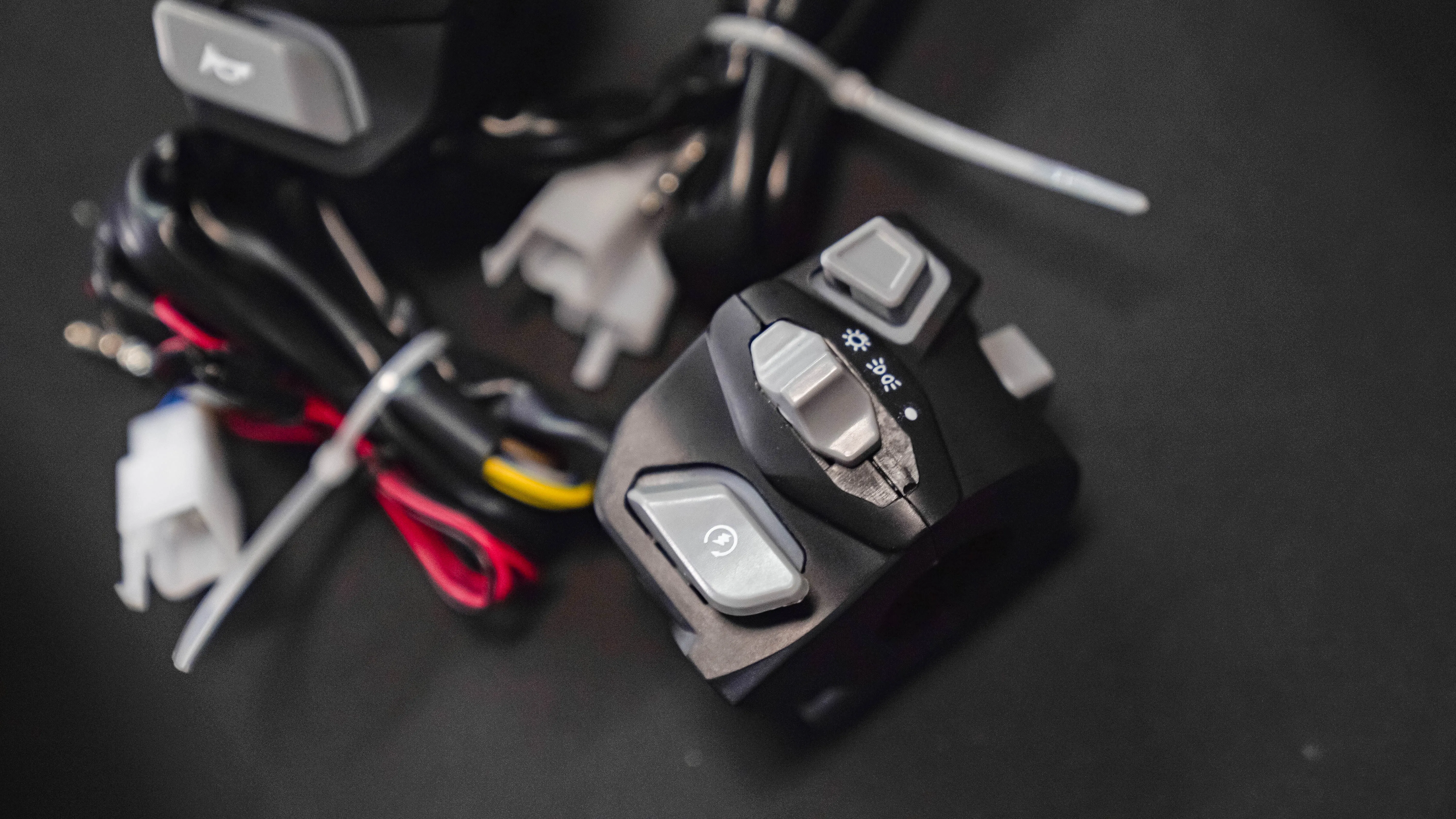 RACING BUMBLEBEE SWITCH