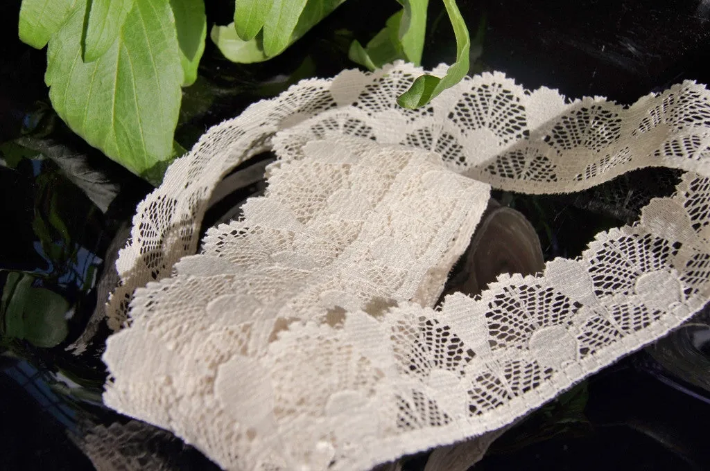 Raindrops Lace Trim 1½" wide - Beige