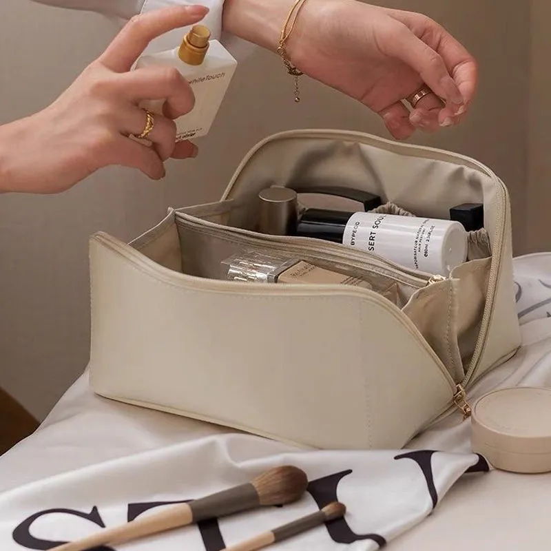 (🔥Schlussverkauf🔥)Tragbare Reisekosmetiktasche aus Leder
