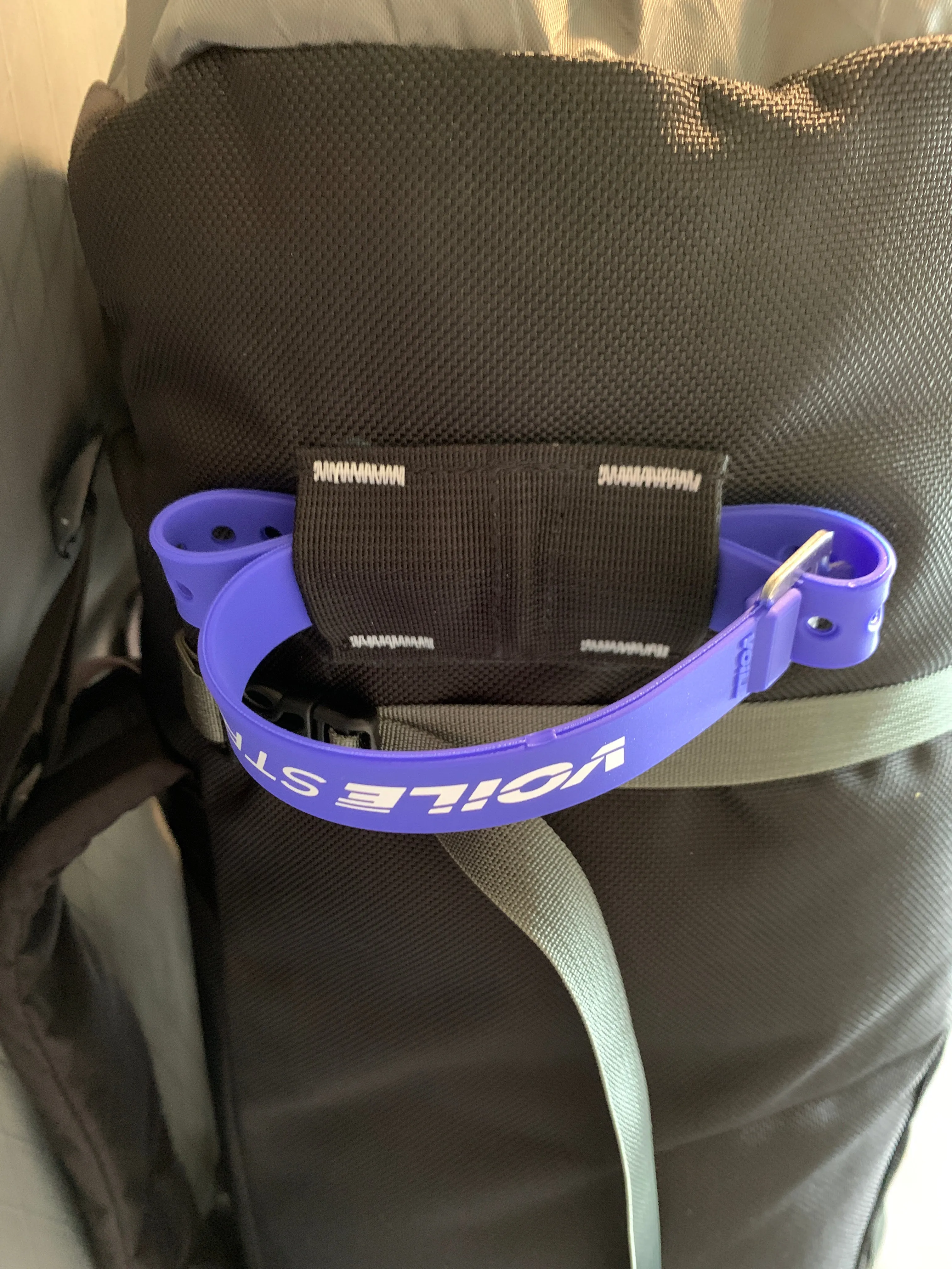 ski carry slots with voile straps
