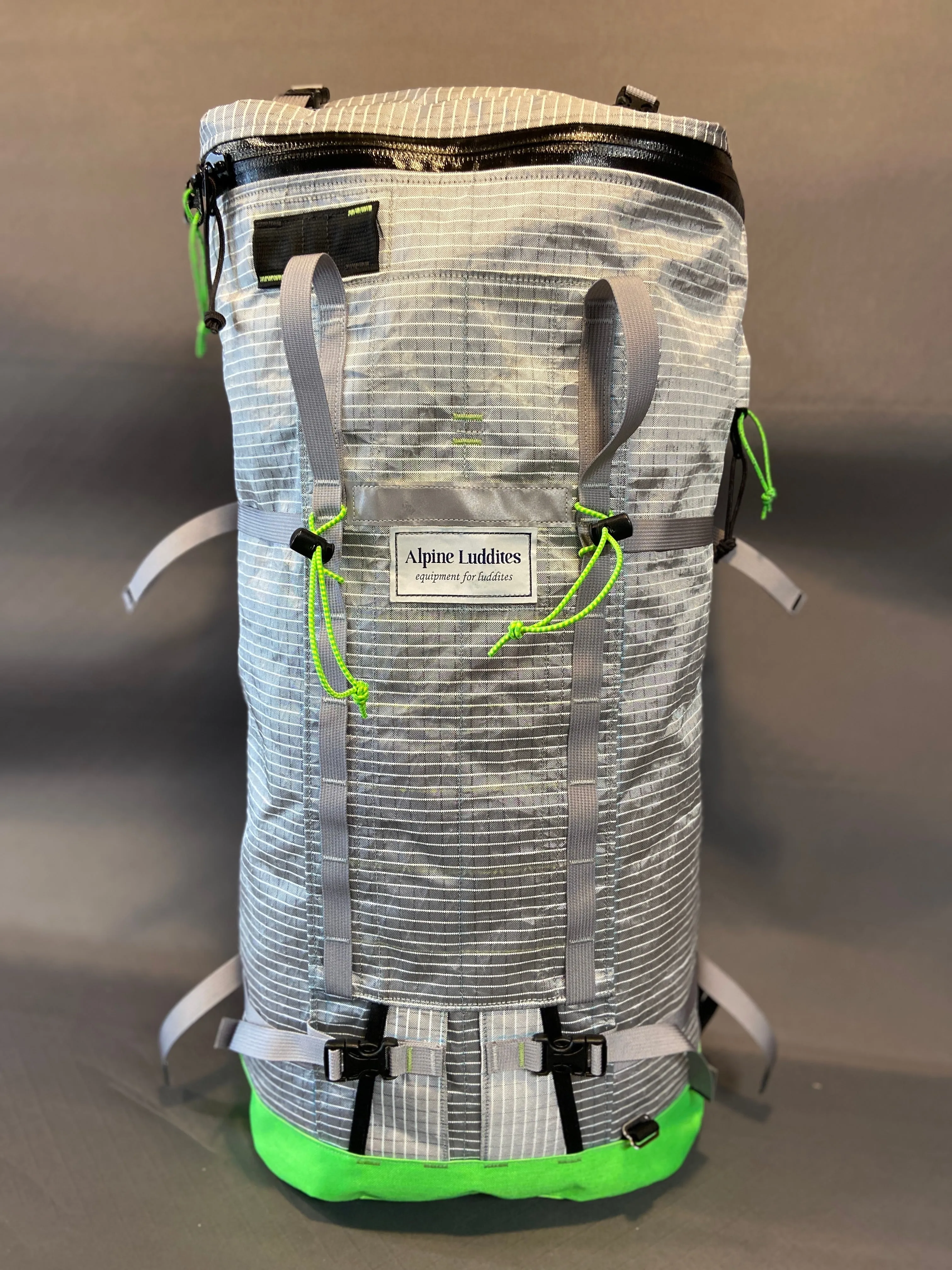 ski carry slots with voile straps