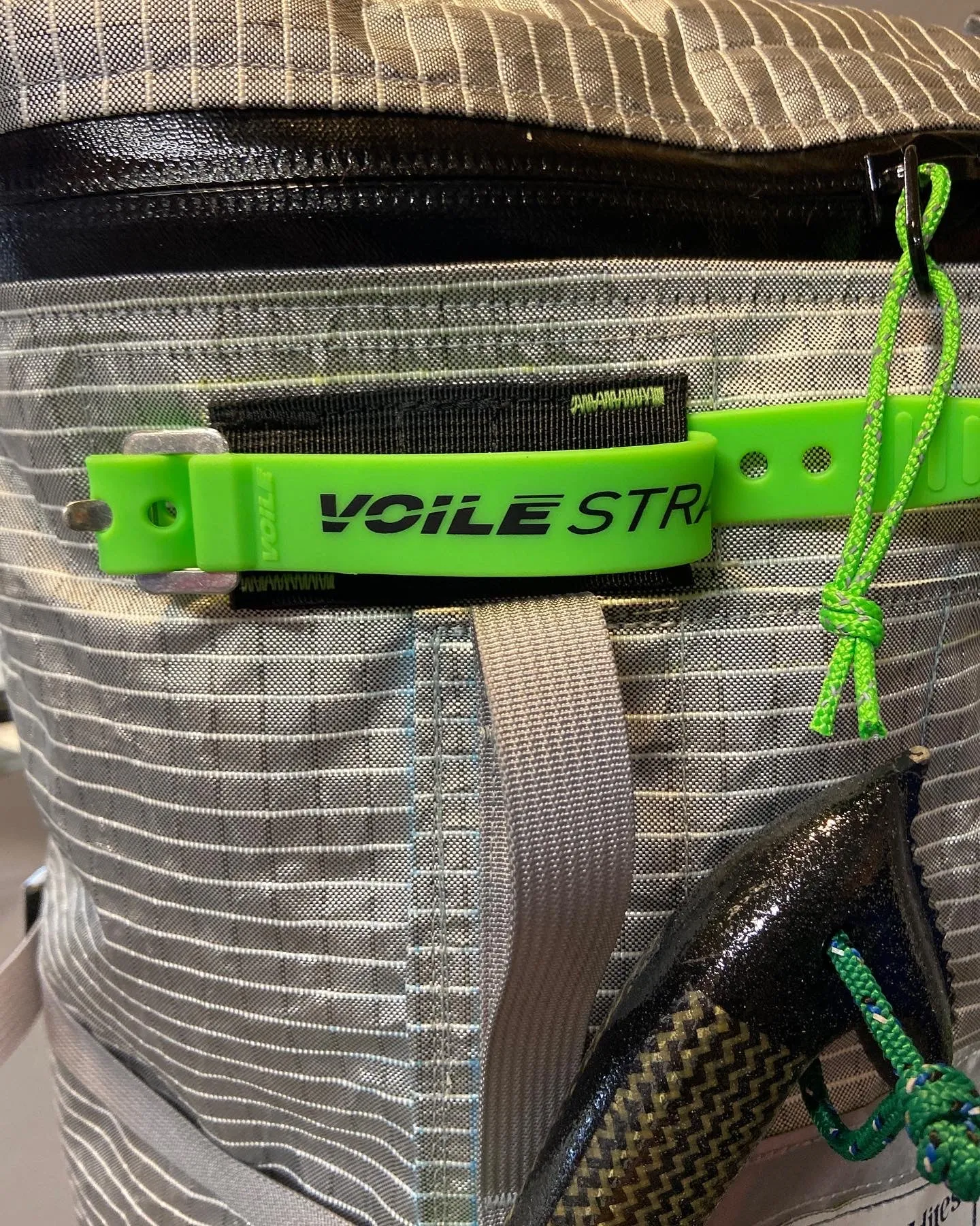 ski carry slots with voile straps