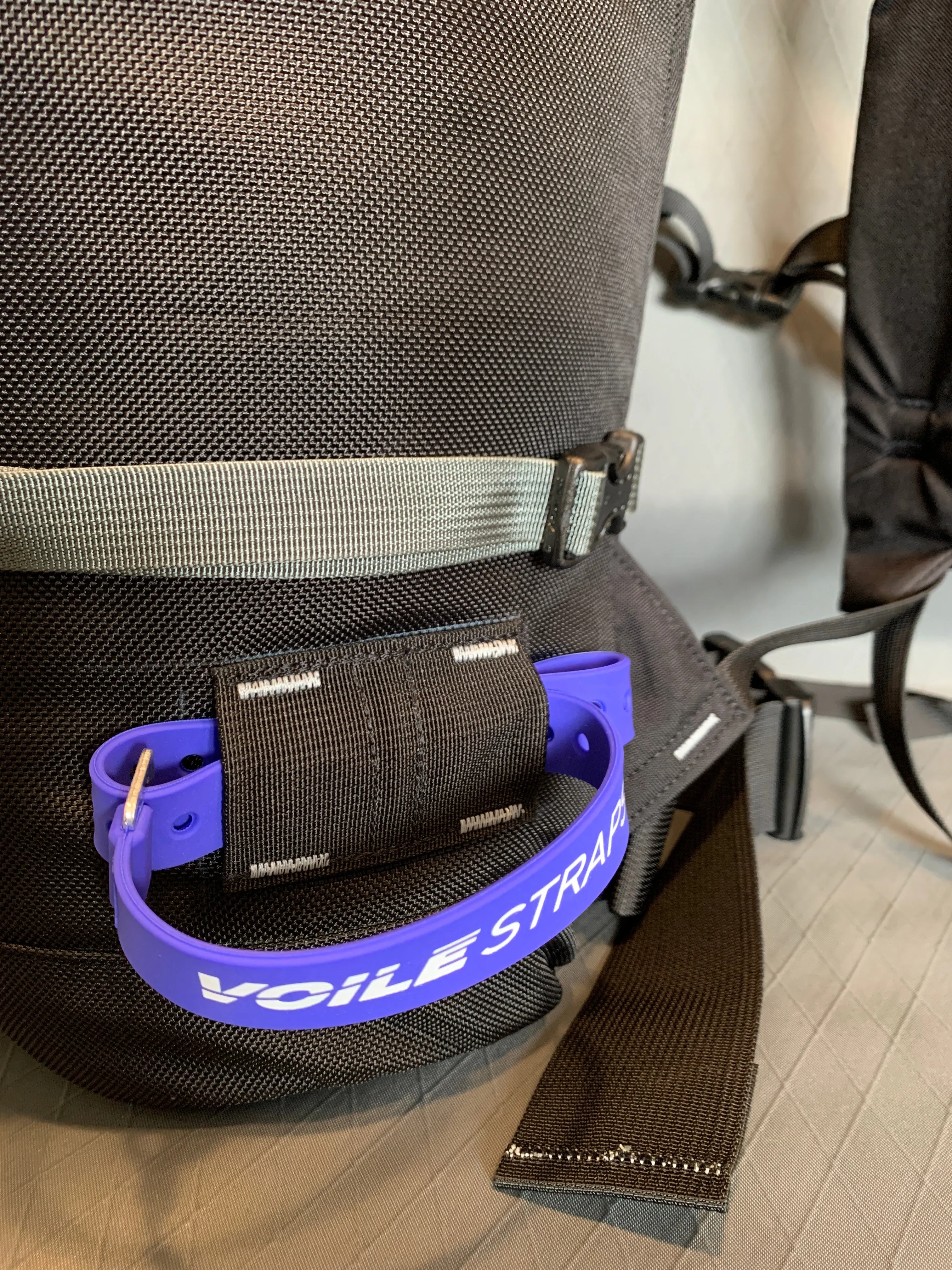 ski carry slots with voile straps