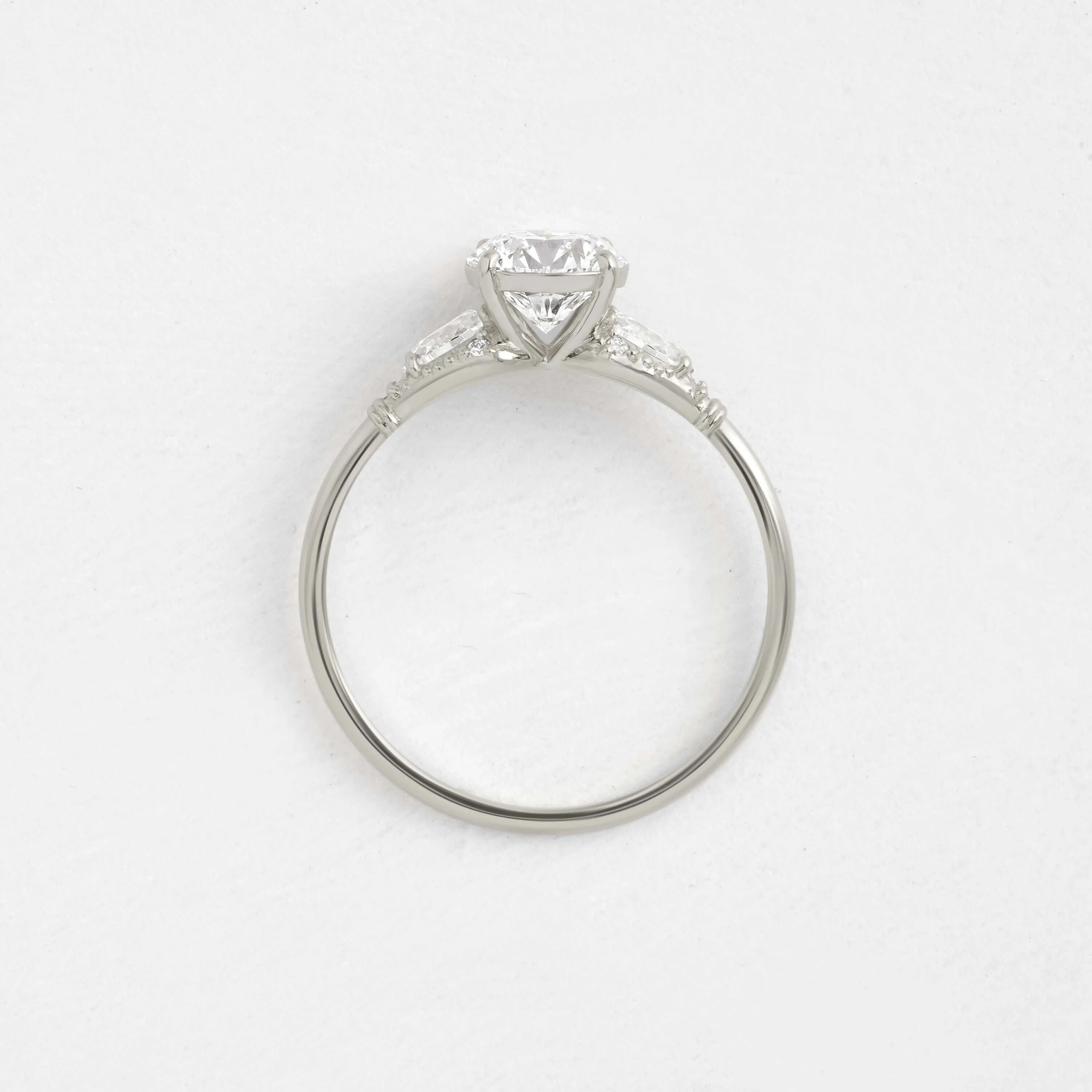 Sunlit Ring, Round Cut