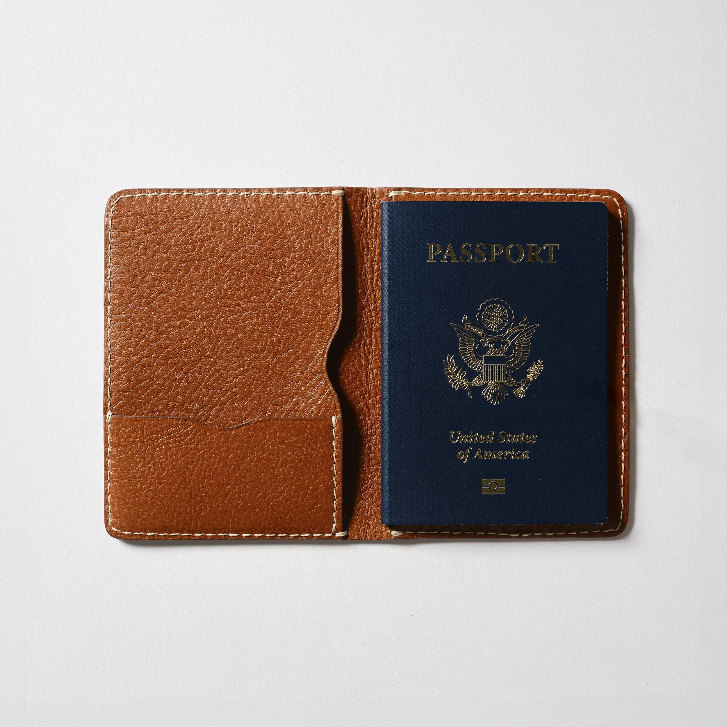 Syd Passport Wallet in Leather Brown