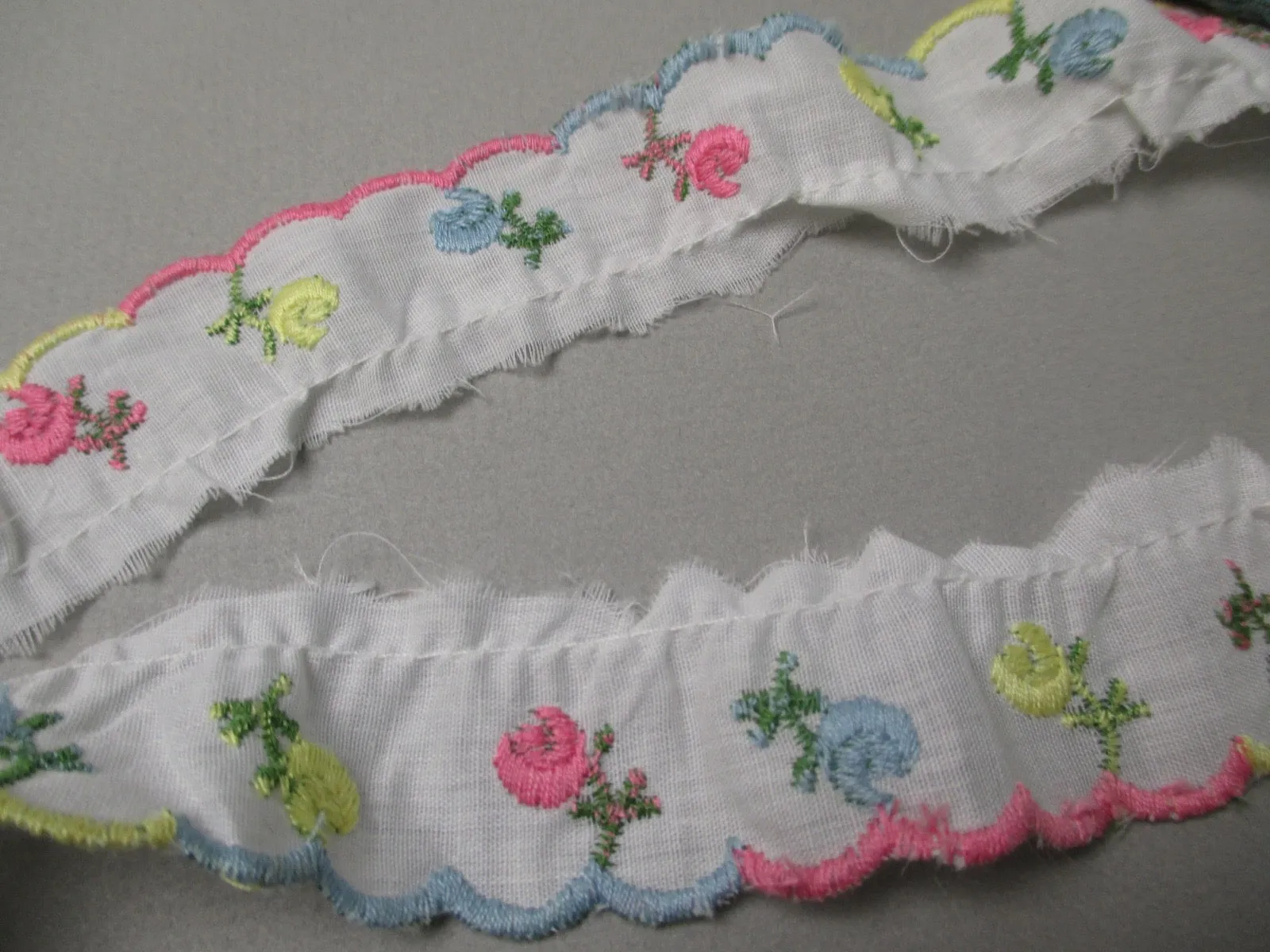 Vintage 50s Eyelet edge trim