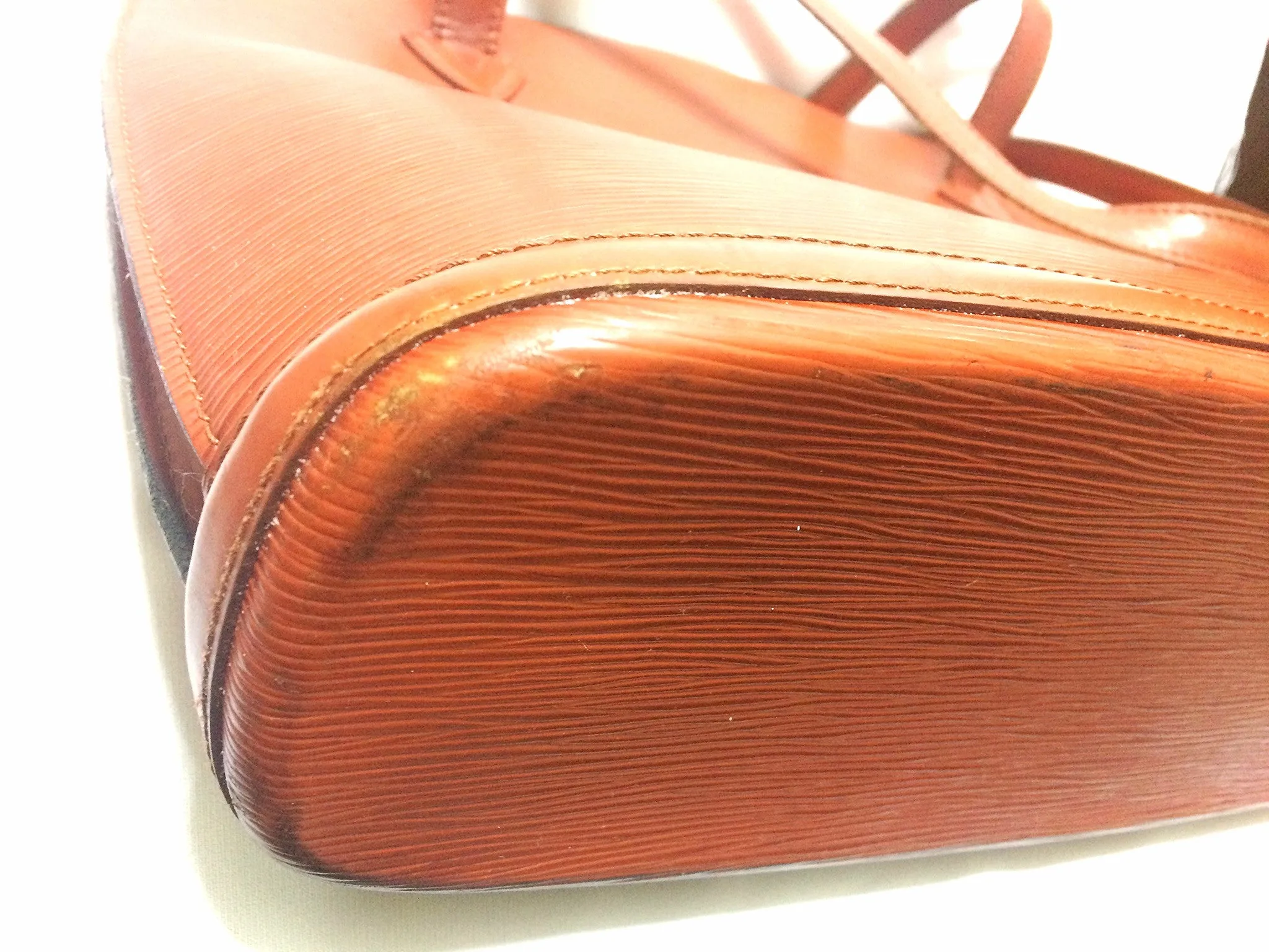 Vintage Louis Vuitton brown epi shoulder tote bag. Perfect vintage LV purse for daily use.